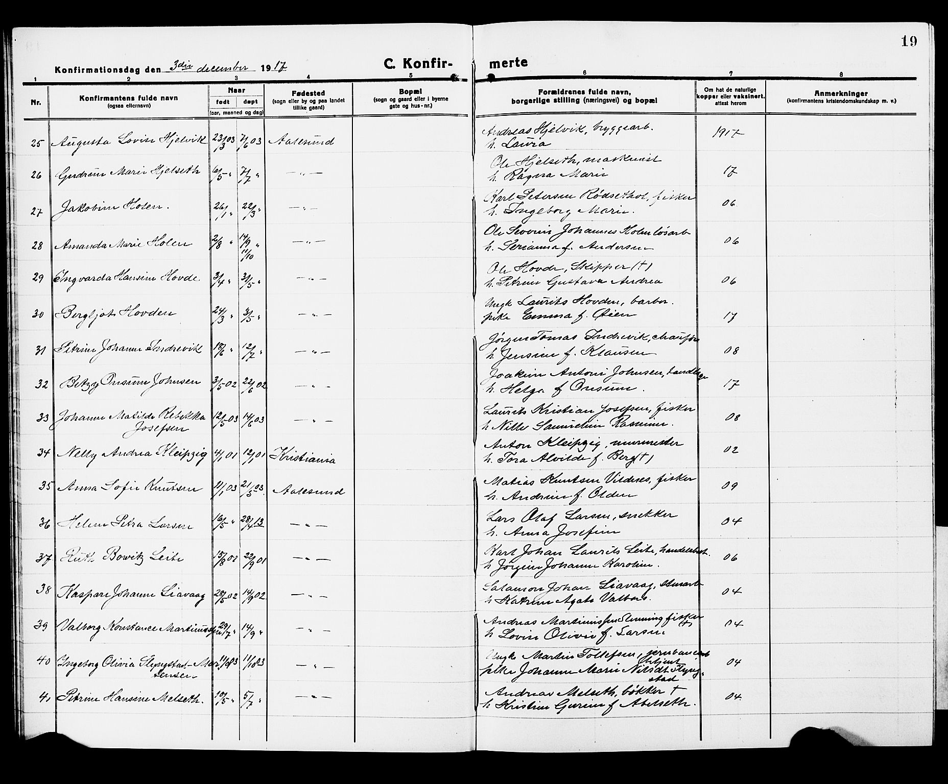 Ministerialprotokoller, klokkerbøker og fødselsregistre - Møre og Romsdal, AV/SAT-A-1454/529/L0472: Parish register (copy) no. 529C09, 1917-1929, p. 19