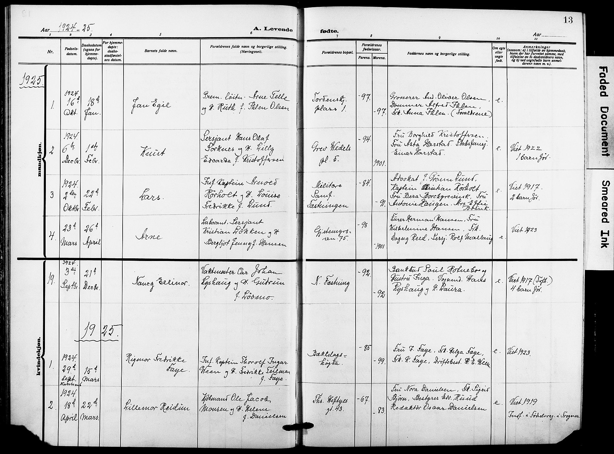 Garnisonsmenigheten Kirkebøker, SAO/A-10846/F/Fa/L0016: Parish register (official) no. 16, 1922-1930, p. 13