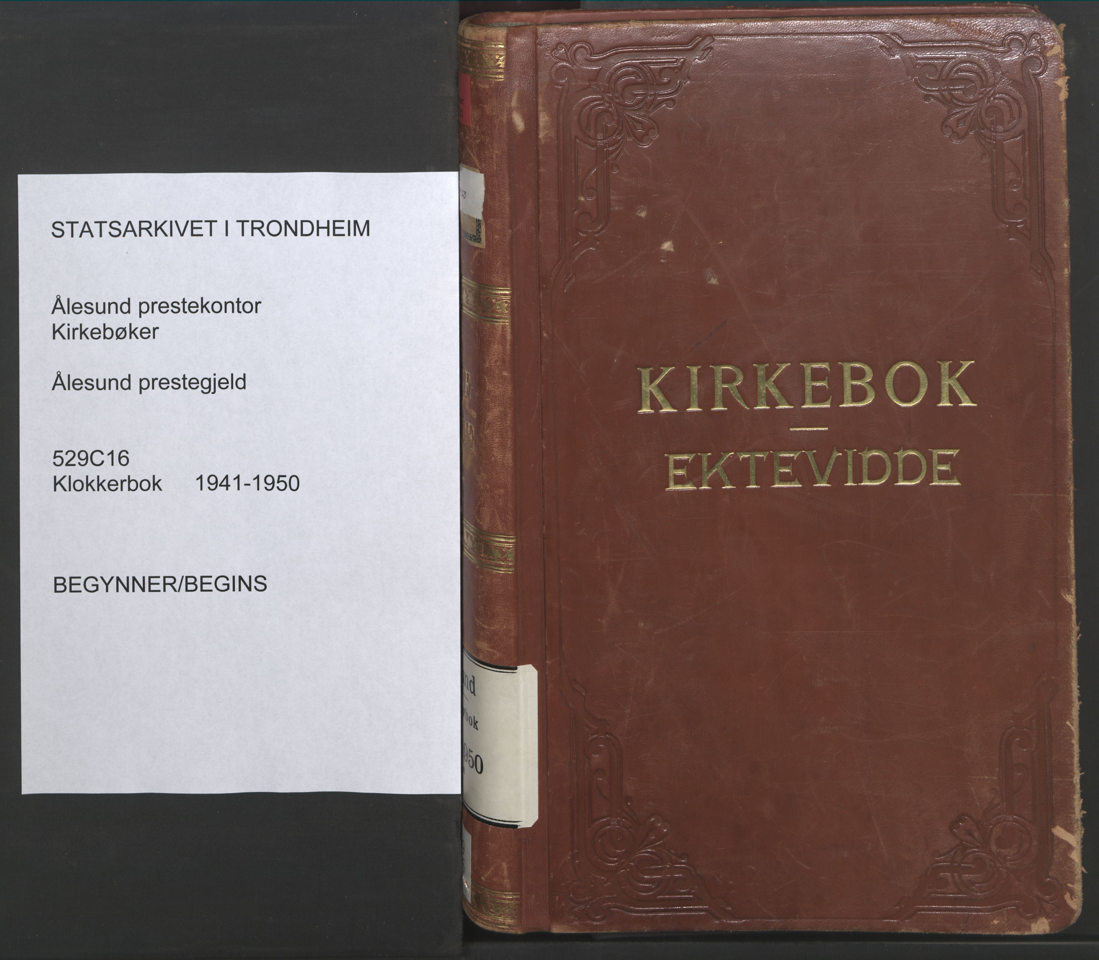 Ministerialprotokoller, klokkerbøker og fødselsregistre - Møre og Romsdal, SAT/A-1454/529/L0479: Parish register (copy) no. 529C16, 1941-1950