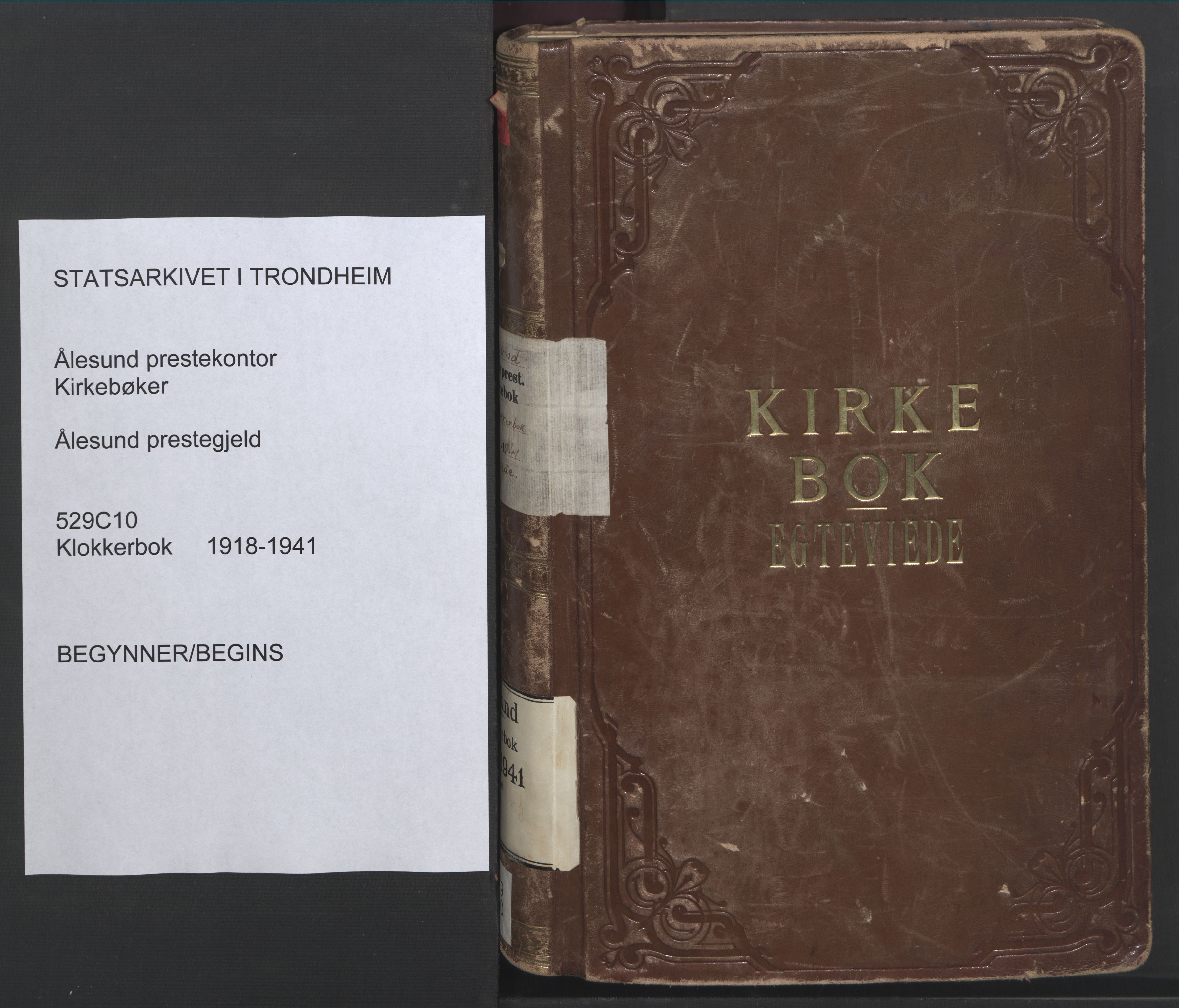 Ministerialprotokoller, klokkerbøker og fødselsregistre - Møre og Romsdal, SAT/A-1454/529/L0473: Parish register (copy) no. 529C10, 1918-1941