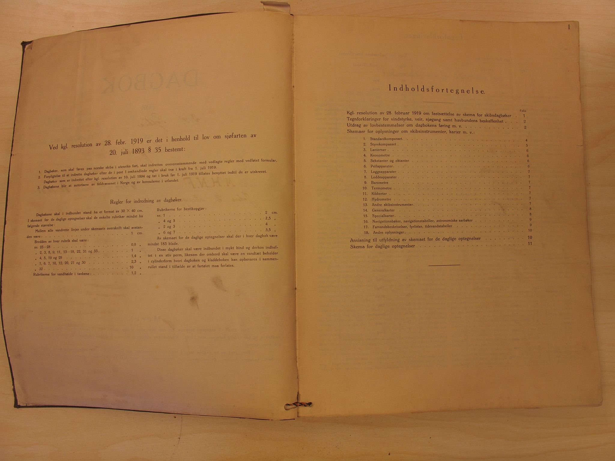Skipsjournaler. Hvalfangstmuseet, VEMU/ARS-A-1030/F/L0106: Pythia, D/S, flytende kokeri, Sandefjord, 1923-1924