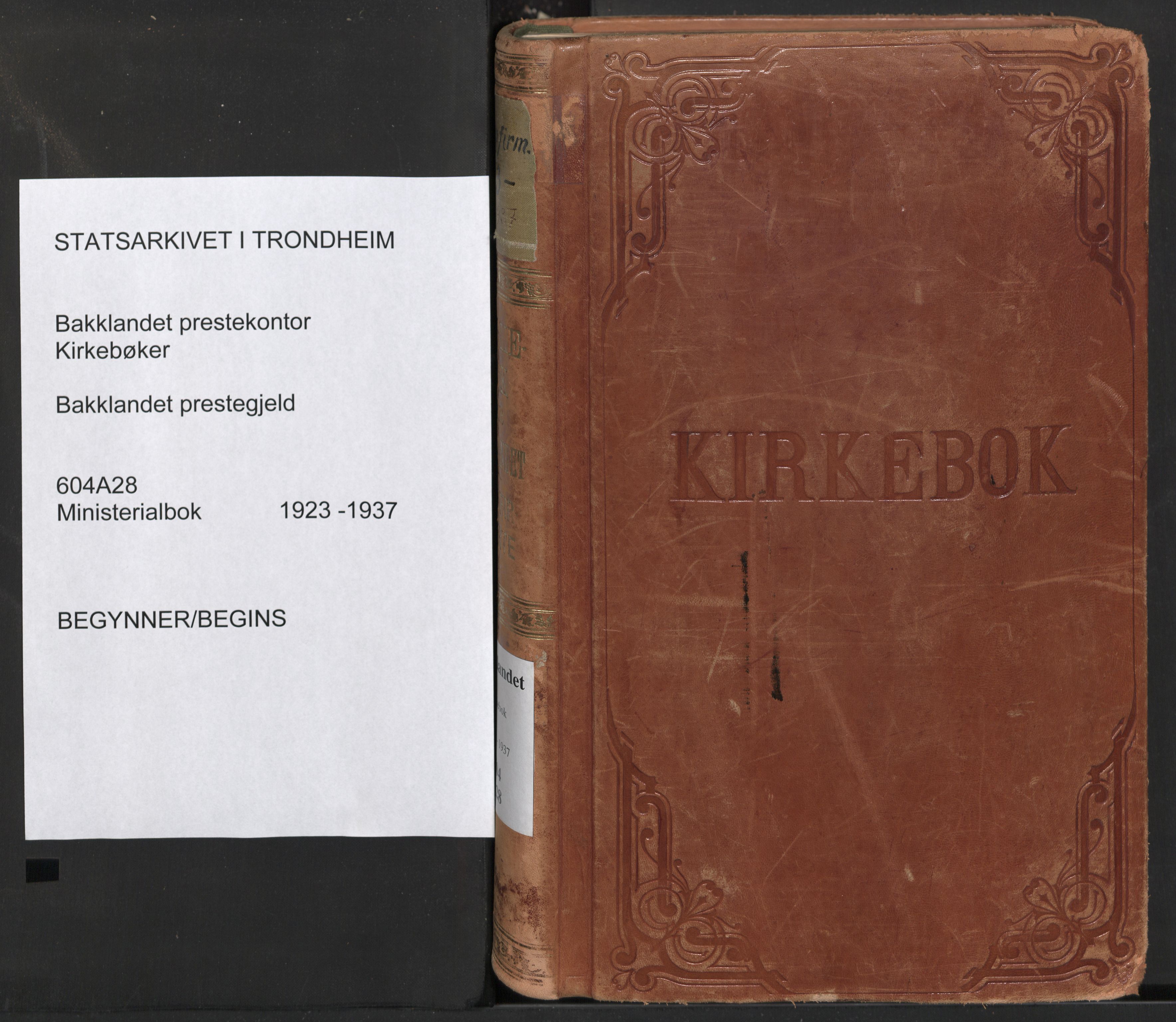 Ministerialprotokoller, klokkerbøker og fødselsregistre - Sør-Trøndelag, SAT/A-1456/604/L0208: Parish register (official) no. 604A28, 1923-1937