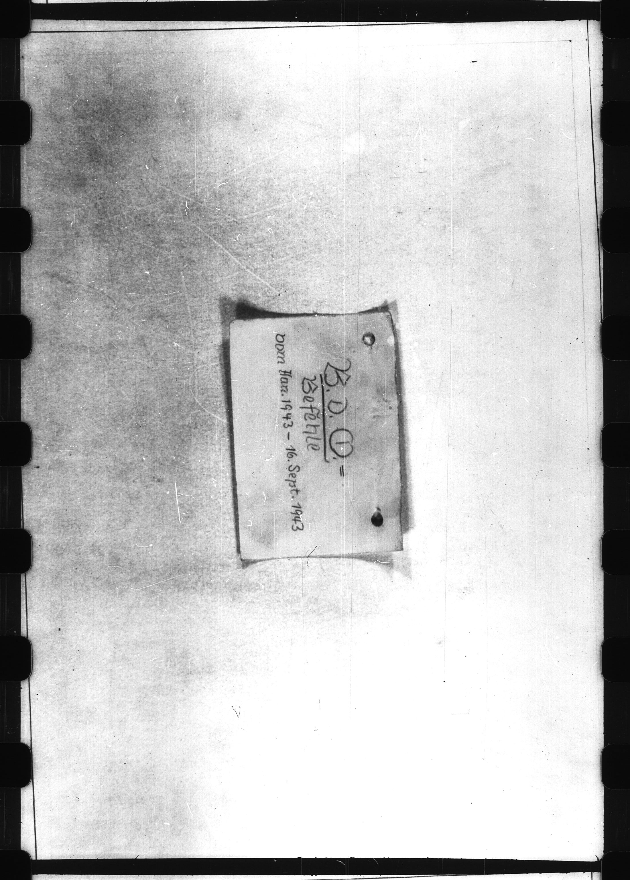 Documents Section, RA/RAFA-2200/V/L0068: Film med LMDC Serial Number., 1940-1945, p. 827