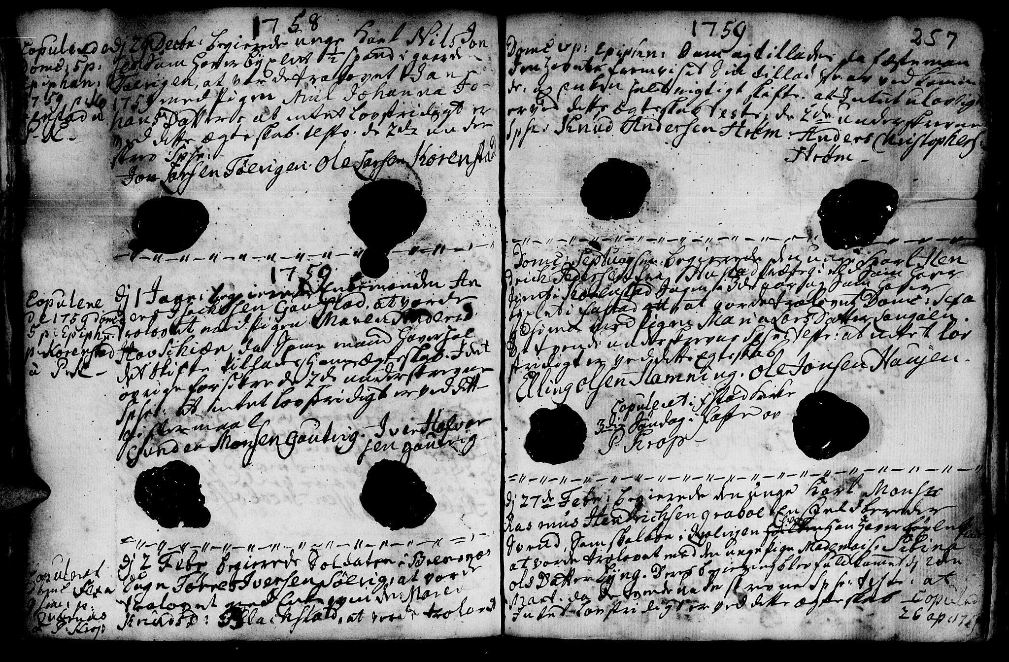 Ministerialprotokoller, klokkerbøker og fødselsregistre - Møre og Romsdal, SAT/A-1454/568/L0793: Parish register (official) no. 568A02, 1749-1768, p. 256-257