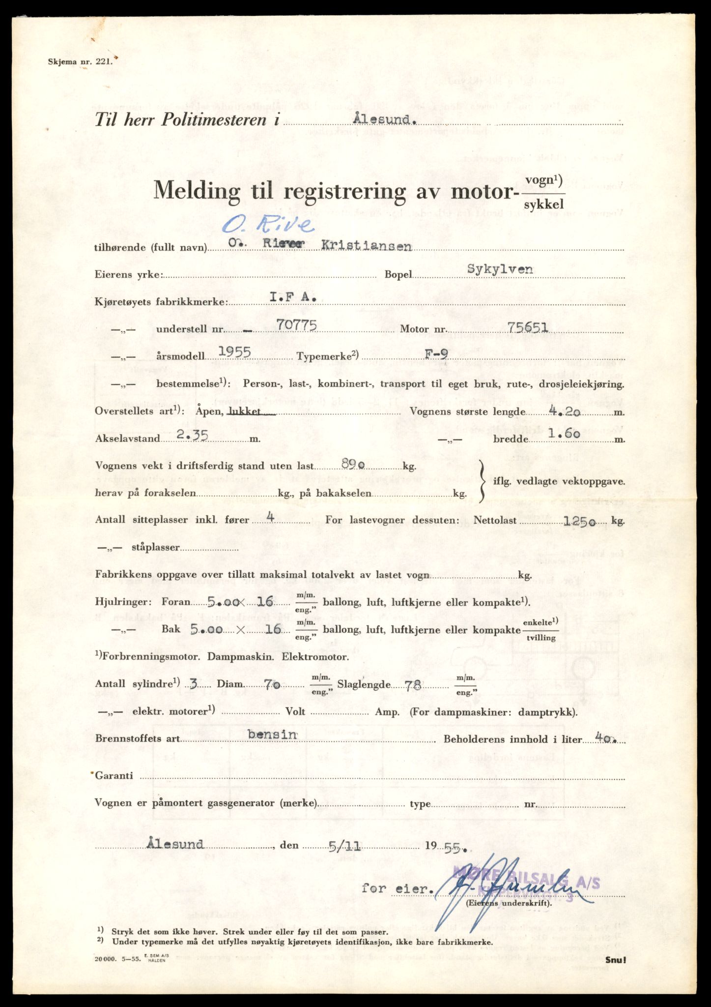 Møre og Romsdal vegkontor - Ålesund trafikkstasjon, AV/SAT-A-4099/F/Fe/L0049: Registreringskort for kjøretøy T 14864 - T 18613, 1927-1998, p. 1893
