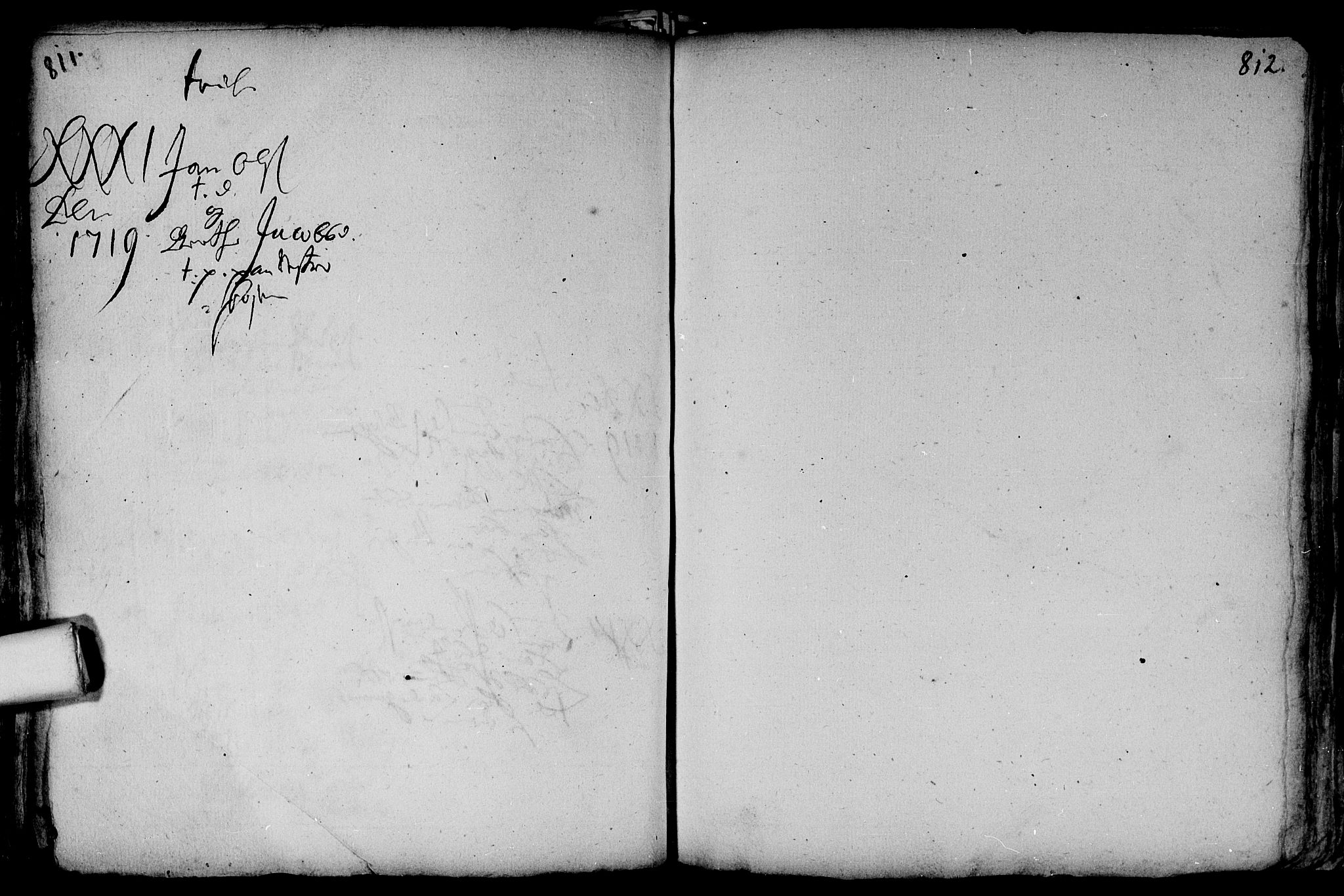 Aker prestekontor kirkebøker, AV/SAO-A-10861/F/L0002: Parish register (official) no. 2, 1714-1720, p. 811-812