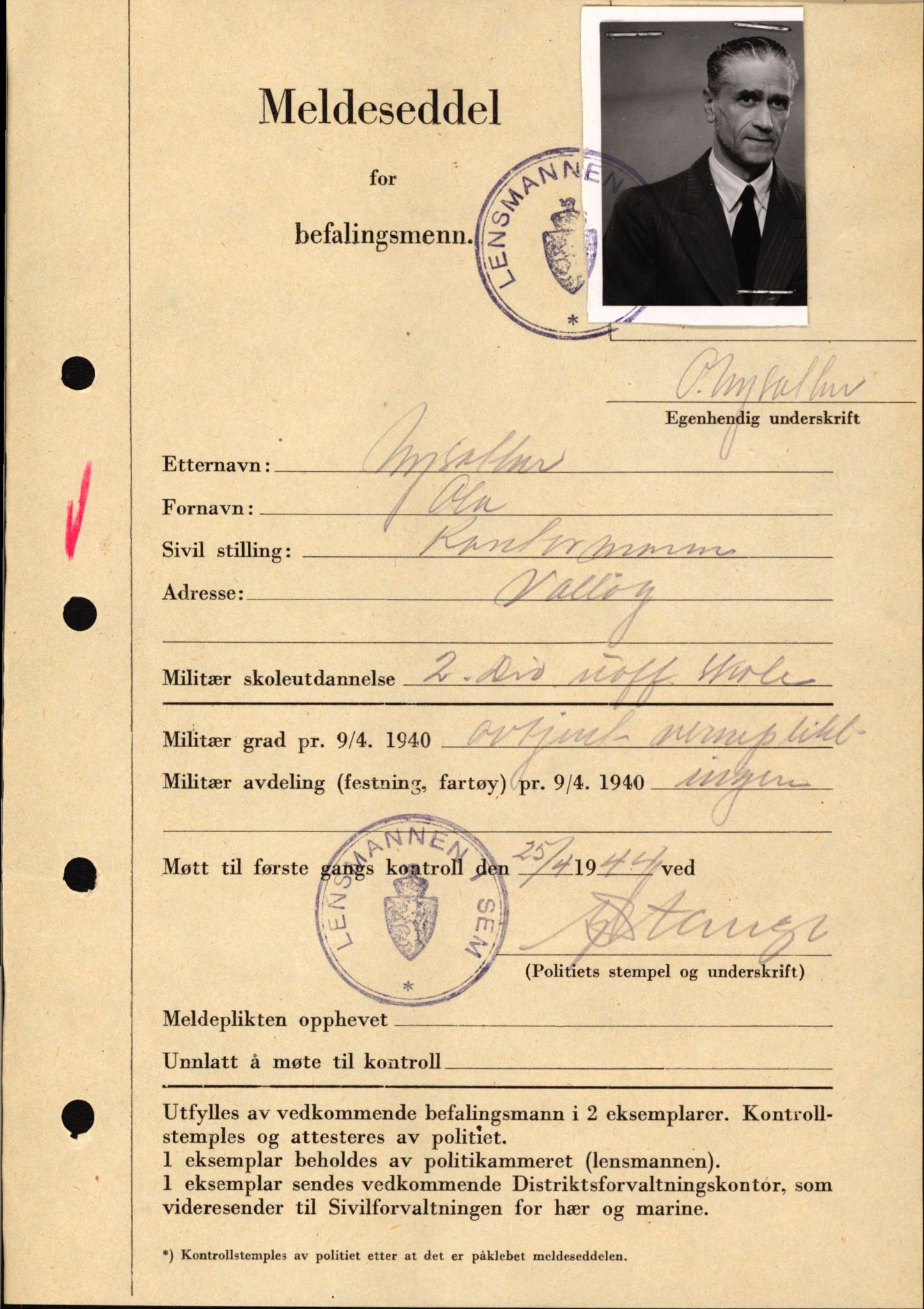 Forsvaret, Forsvarets krigshistoriske avdeling, AV/RA-RAFA-2017/Y/Yf/L0209: II-C-11-2121  -  Okkupasjonstiden.  Meldesedler for befal med foto og oppl. om militær grad 9. apr. 1940., 1944-1945, p. 432