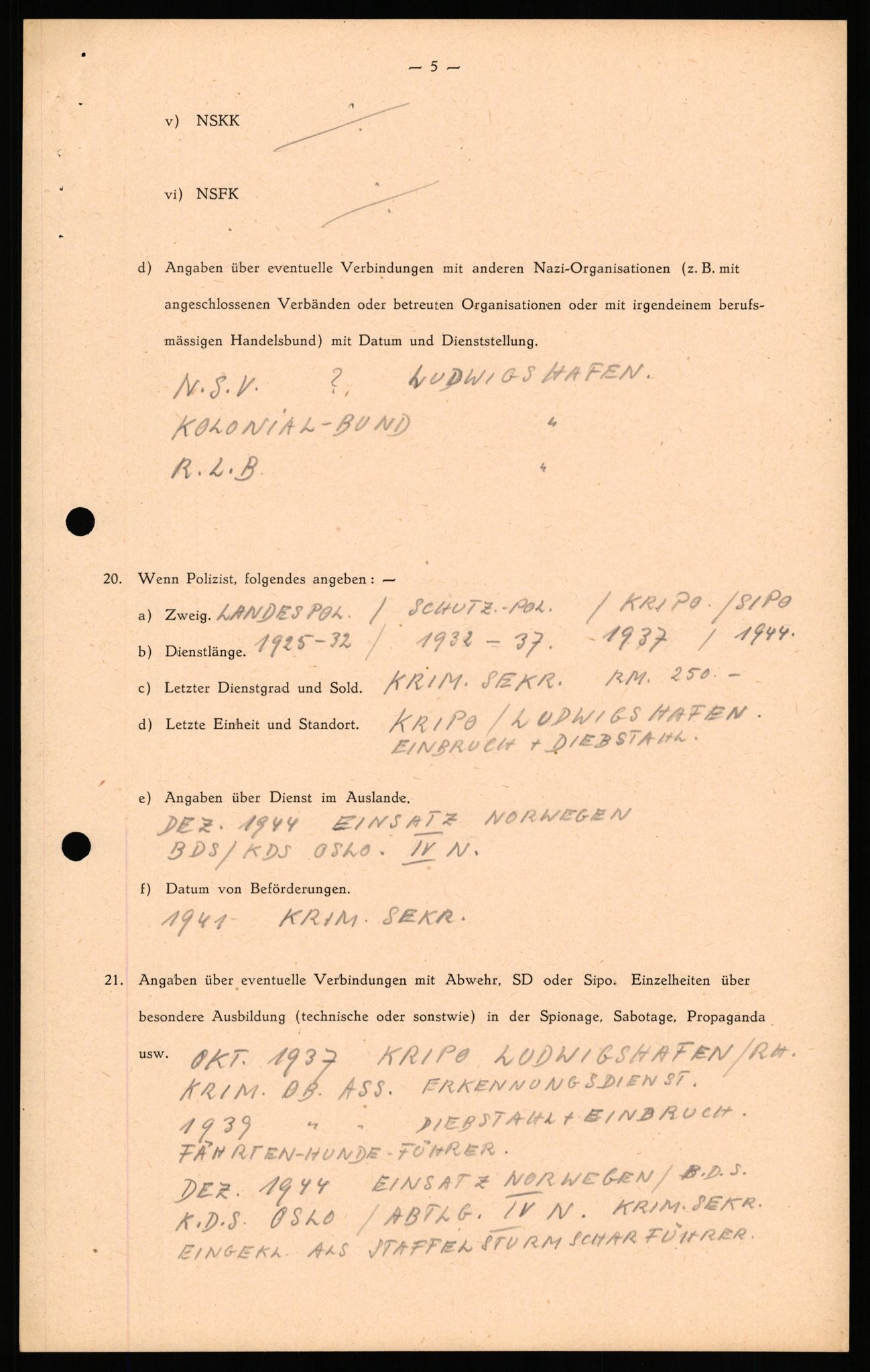 Forsvaret, Forsvarets overkommando II, RA/RAFA-3915/D/Db/L0034: CI Questionaires. Tyske okkupasjonsstyrker i Norge. Tyskere., 1945-1946, p. 378
