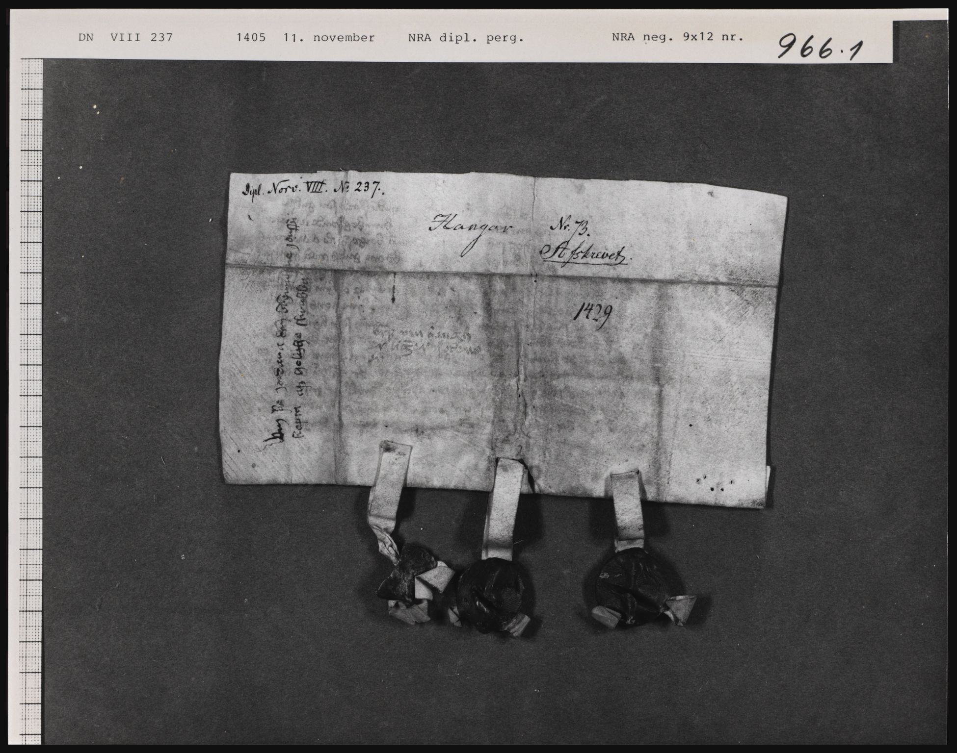 Riksarkivets diplomsamling, AV/RA-EA-5965/F01/F01a/L0234: Dokumenter, 1405-1406, p. 19