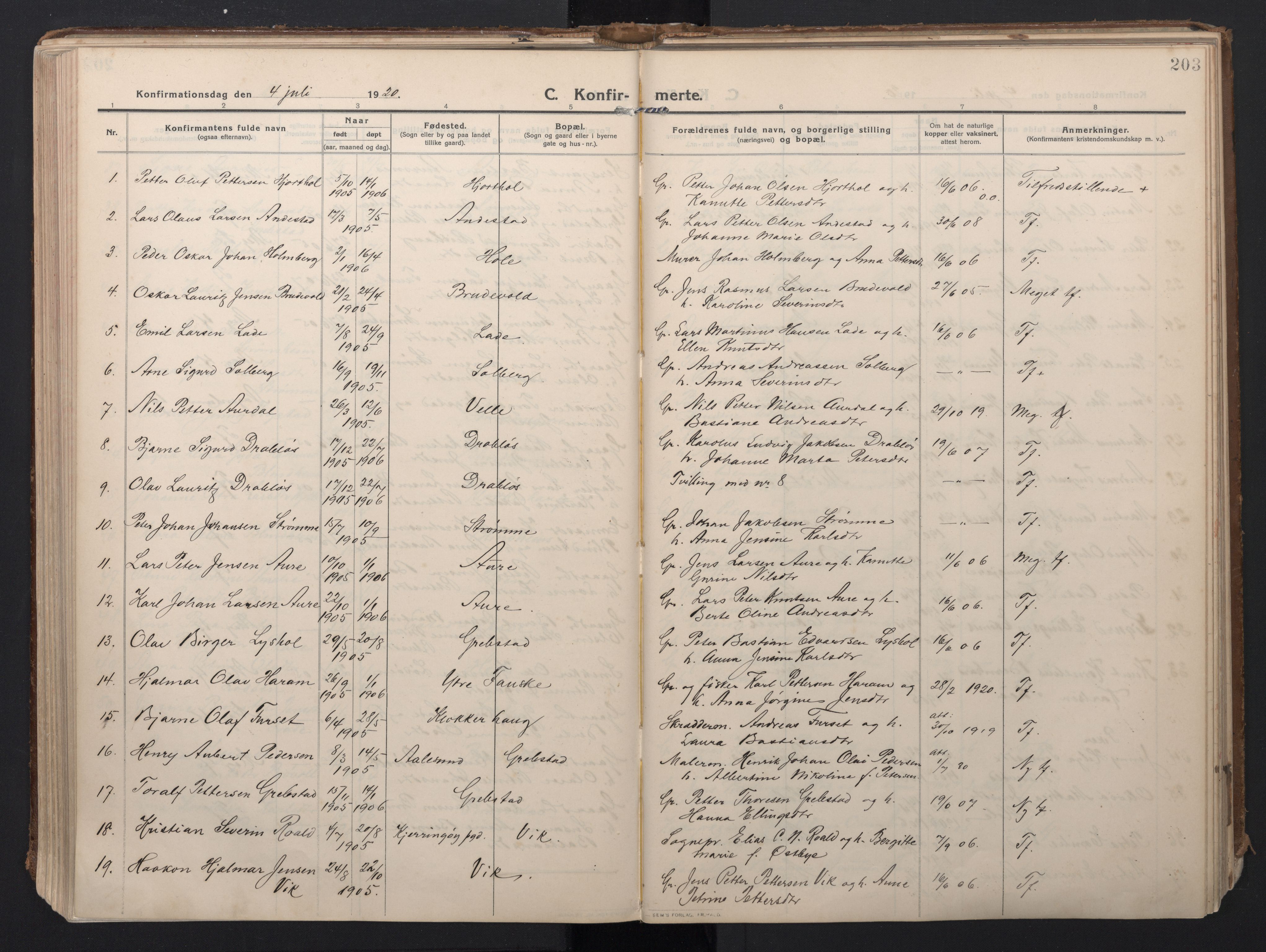 Ministerialprotokoller, klokkerbøker og fødselsregistre - Møre og Romsdal, AV/SAT-A-1454/523/L0337: Parish register (official) no. 523A04, 1911-1929, p. 203