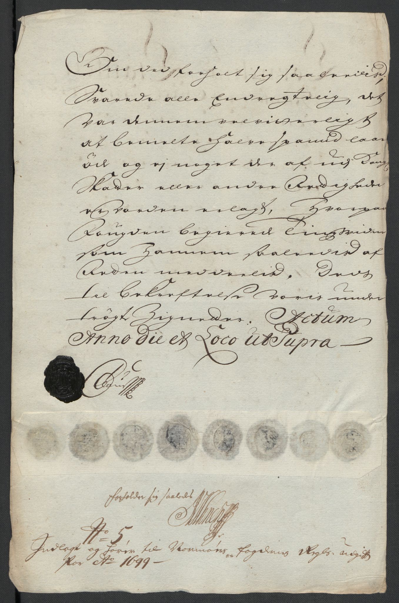 Rentekammeret inntil 1814, Reviderte regnskaper, Fogderegnskap, AV/RA-EA-4092/R56/L3738: Fogderegnskap Nordmøre, 1699, p. 124