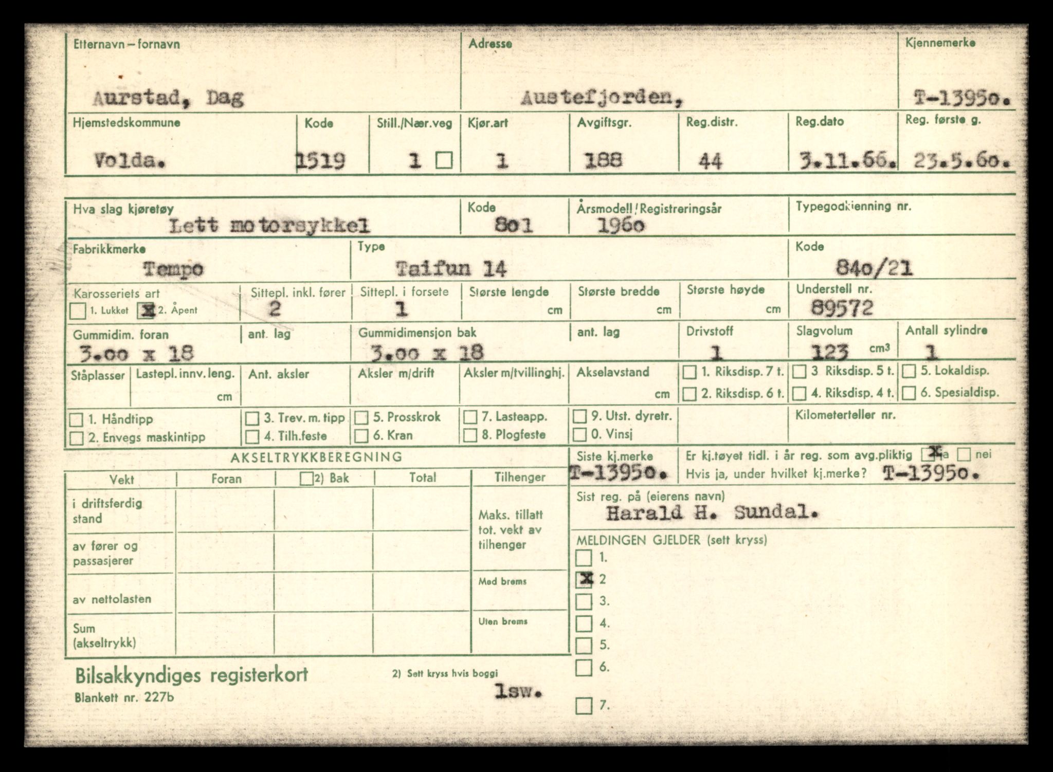 Møre og Romsdal vegkontor - Ålesund trafikkstasjon, AV/SAT-A-4099/F/Fe/L0042: Registreringskort for kjøretøy T 13906 - T 14079, 1927-1998, p. 743