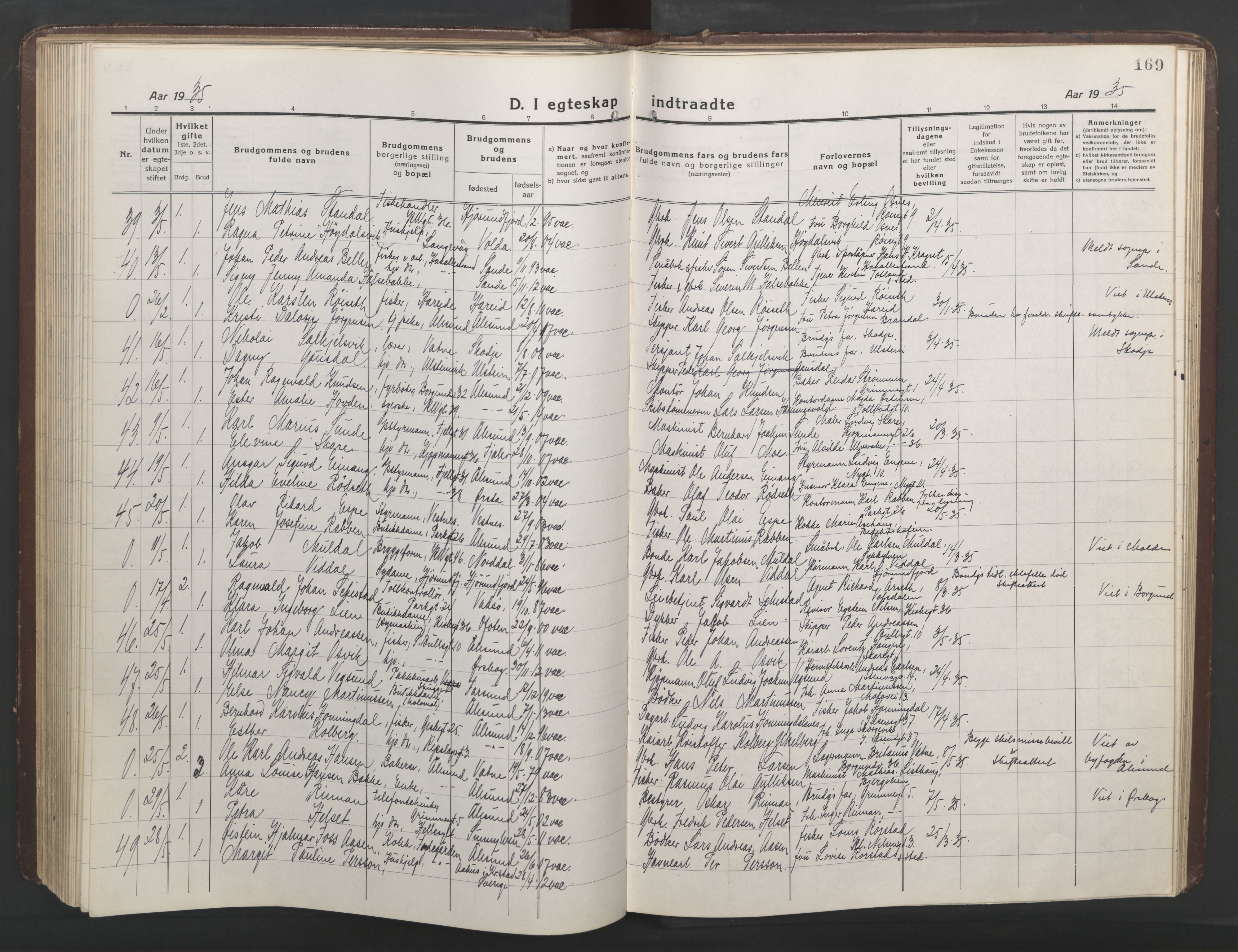 Ministerialprotokoller, klokkerbøker og fødselsregistre - Møre og Romsdal, AV/SAT-A-1454/529/L0473: Parish register (copy) no. 529C10, 1918-1941, p. 169