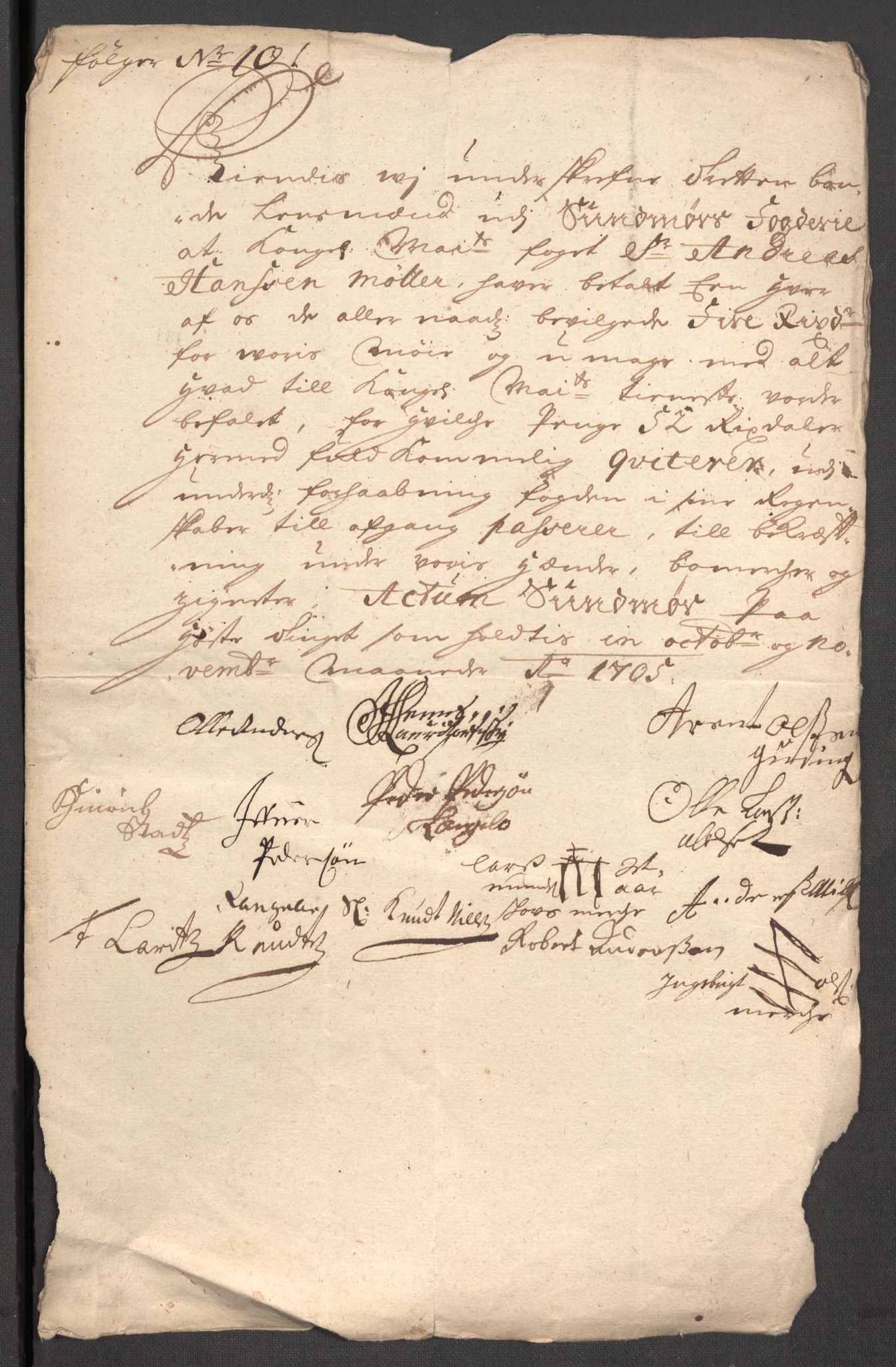 Rentekammeret inntil 1814, Reviderte regnskaper, Fogderegnskap, RA/EA-4092/R54/L3560: Fogderegnskap Sunnmøre, 1704-1705, p. 439