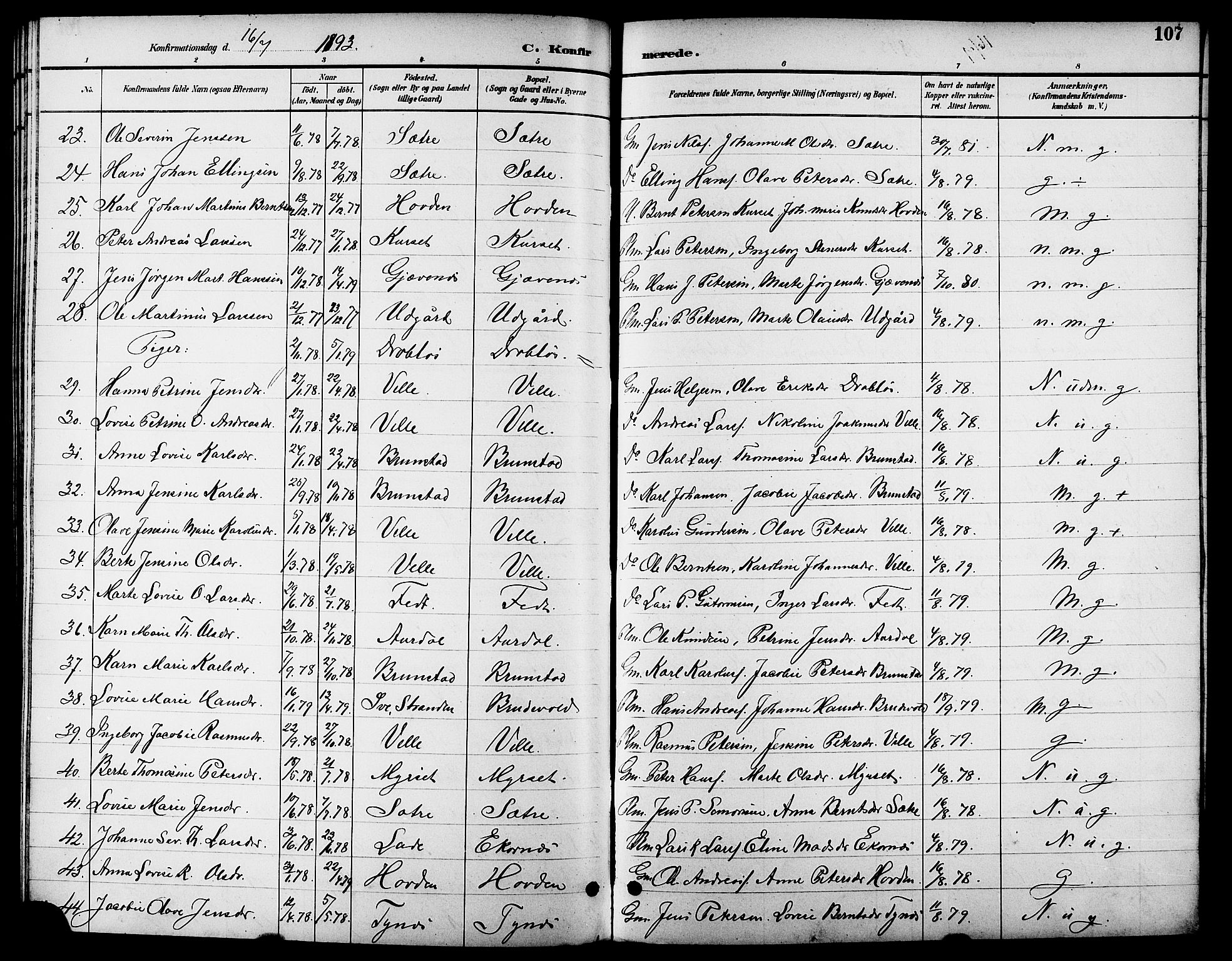 Ministerialprotokoller, klokkerbøker og fødselsregistre - Møre og Romsdal, SAT/A-1454/523/L0340: Parish register (copy) no. 523C03, 1892-1902, p. 107