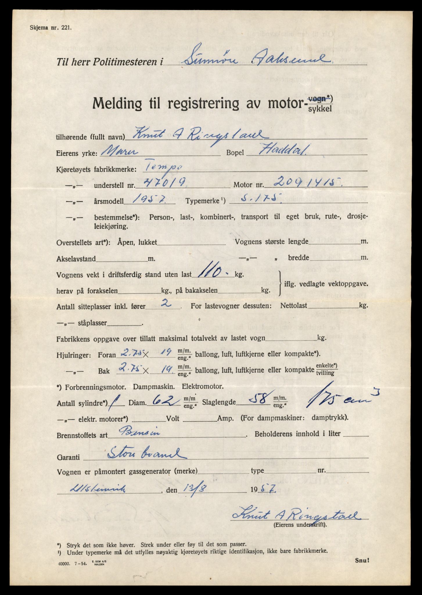 Møre og Romsdal vegkontor - Ålesund trafikkstasjon, AV/SAT-A-4099/F/Fe/L0040: Registreringskort for kjøretøy T 13531 - T 13709, 1927-1998, p. 2677