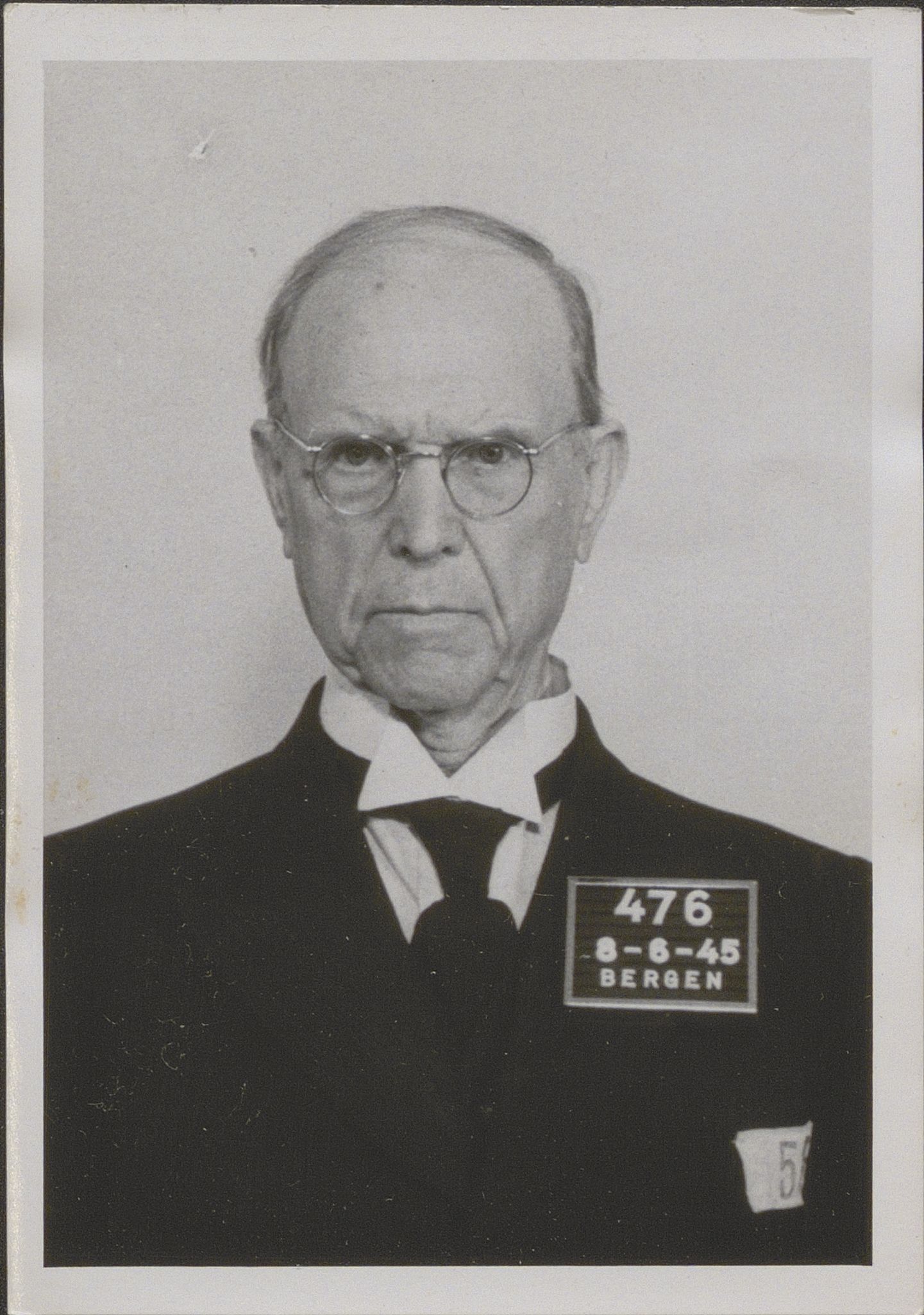 Bergen politikammer / politidistrikt, SAB/A-60401/Y/Yc/Ycd/L0004: Personfoto - landsvikere etc, 1945-1947, p. 437