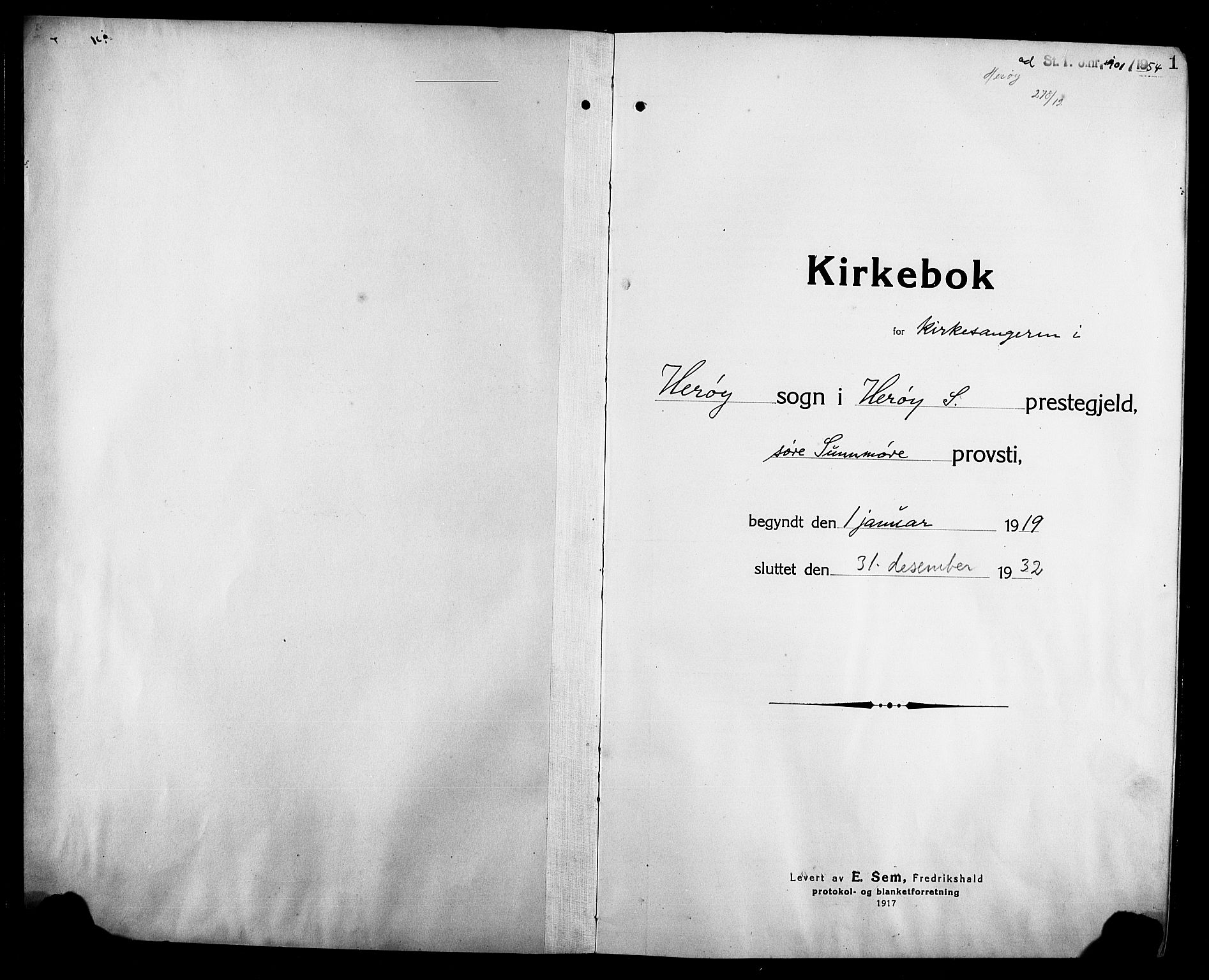 Ministerialprotokoller, klokkerbøker og fødselsregistre - Møre og Romsdal, SAT/A-1454/507/L0084: Parish register (copy) no. 507C07, 1919-1932, p. 1