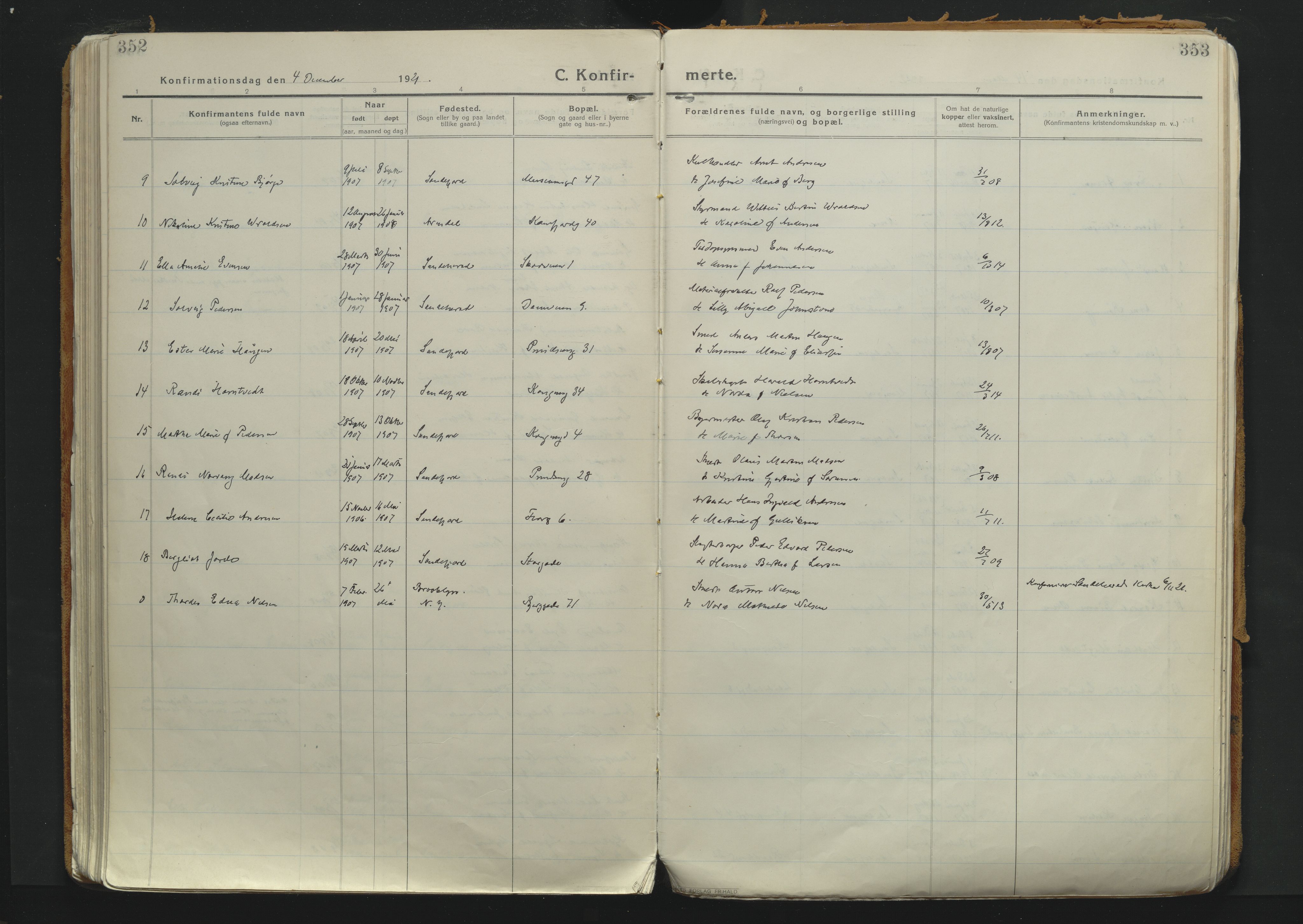 Sandefjord kirkebøker, SAKO/A-315/F/Fa/L0007: Parish register (official) no. 7, 1916-1930, p. 352-353