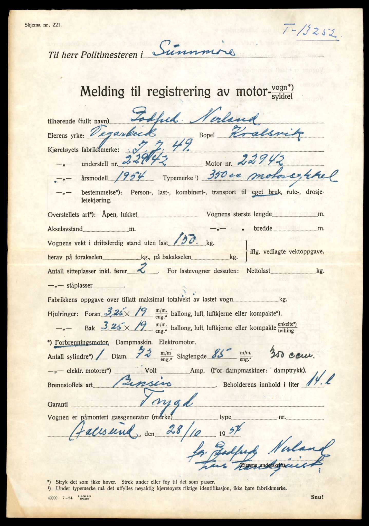 Møre og Romsdal vegkontor - Ålesund trafikkstasjon, AV/SAT-A-4099/F/Fe/L0038: Registreringskort for kjøretøy T 13180 - T 13360, 1927-1998, p. 1199