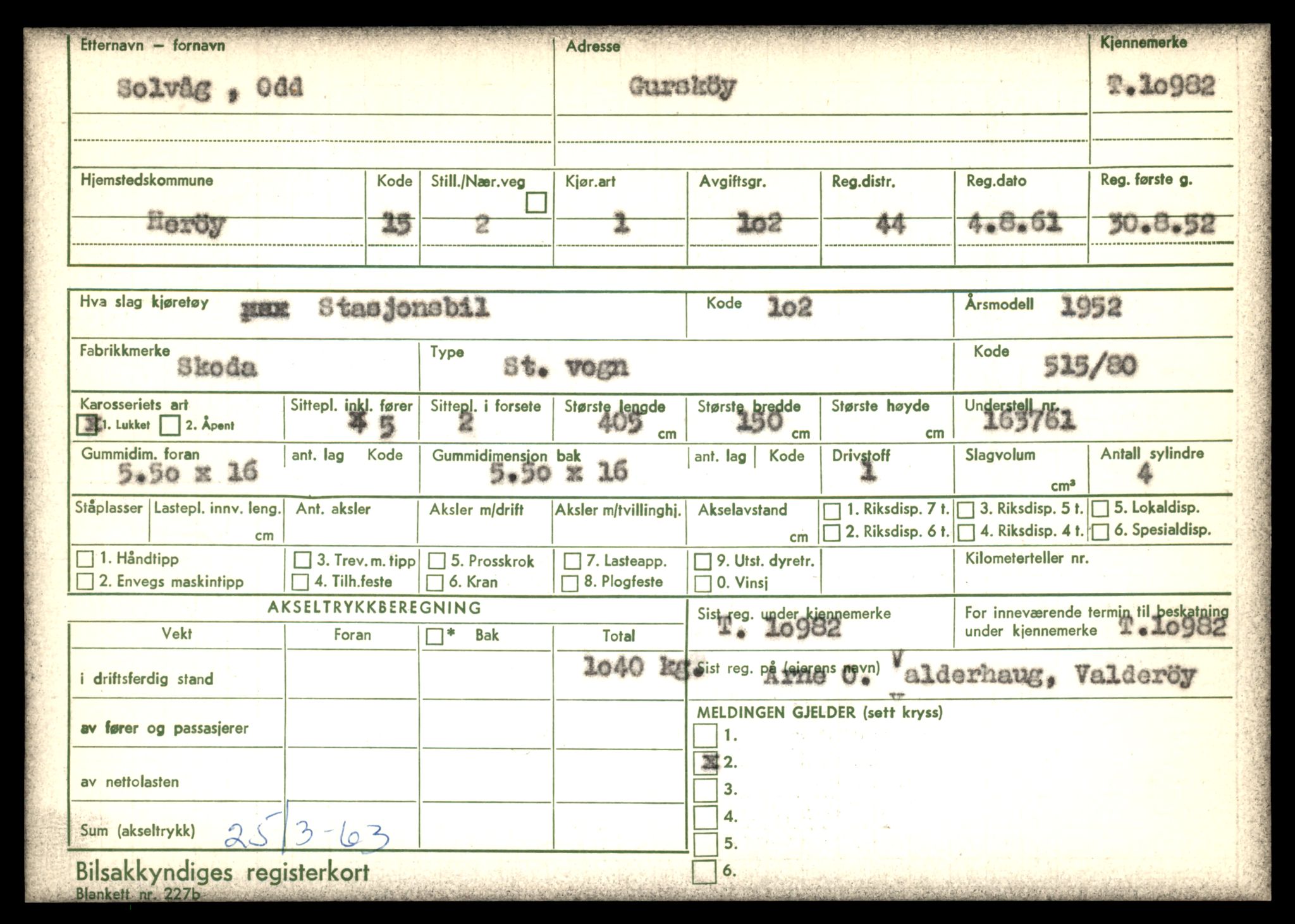Møre og Romsdal vegkontor - Ålesund trafikkstasjon, AV/SAT-A-4099/F/Fe/L0025: Registreringskort for kjøretøy T 10931 - T 11045, 1927-1998, p. 1411