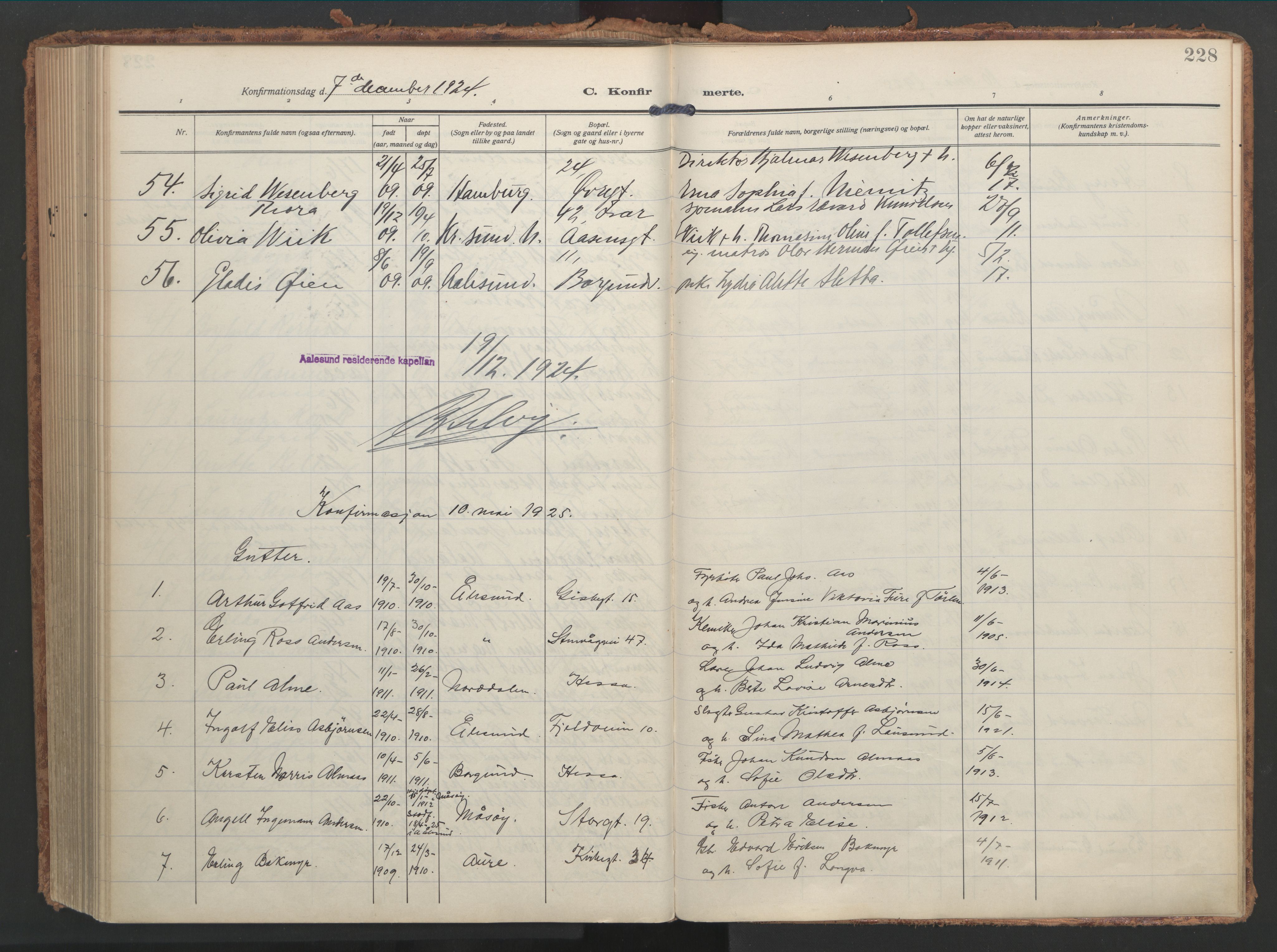 Ministerialprotokoller, klokkerbøker og fødselsregistre - Møre og Romsdal, AV/SAT-A-1454/529/L0461: Parish register (official) no. 529A11, 1914-1925, p. 228