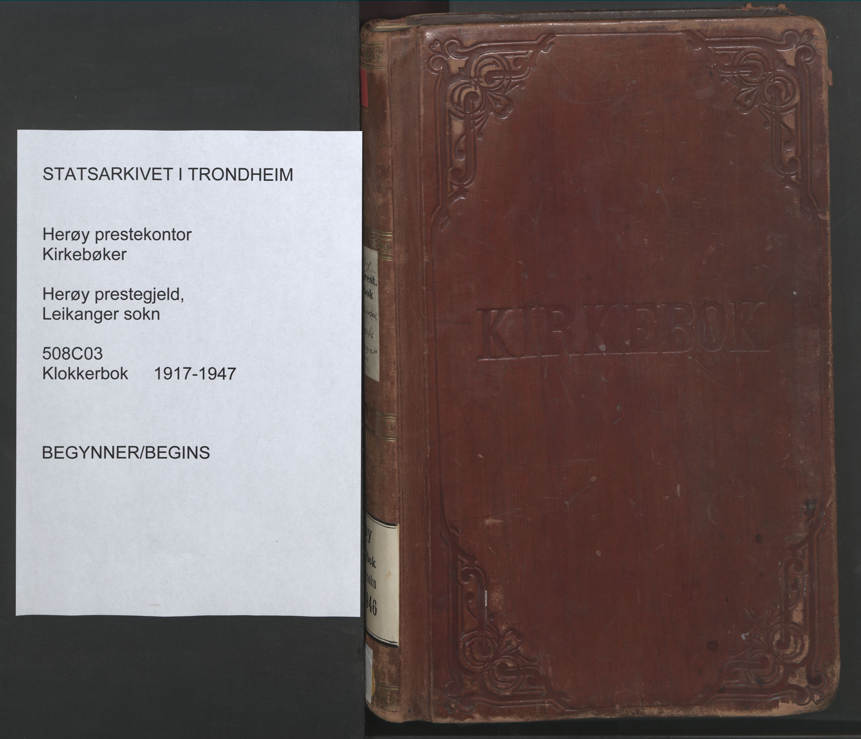 Ministerialprotokoller, klokkerbøker og fødselsregistre - Møre og Romsdal, SAT/A-1454/508/L0099: Parish register (copy) no. 508C03, 1917-1947