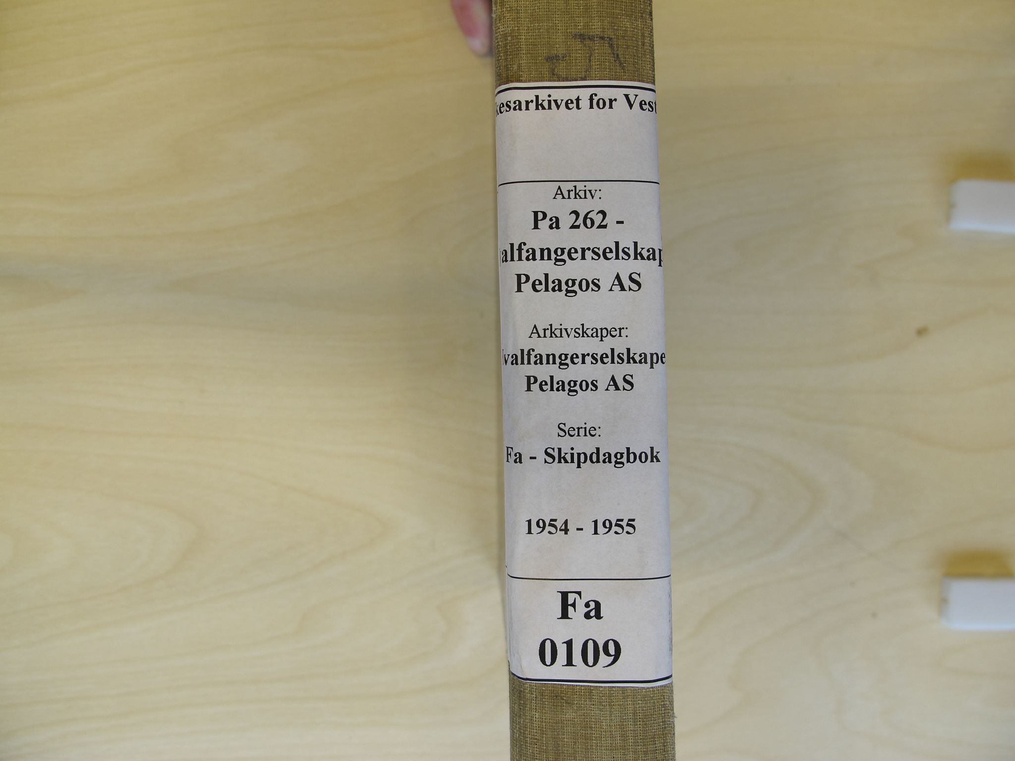 Pa 262 - Hvalfangerselskapet Pelagos AS, VEMU/A-1330/F/Fa/L0109: Pelagos, fl.k.  - dekksdagbok, 1954-1955
