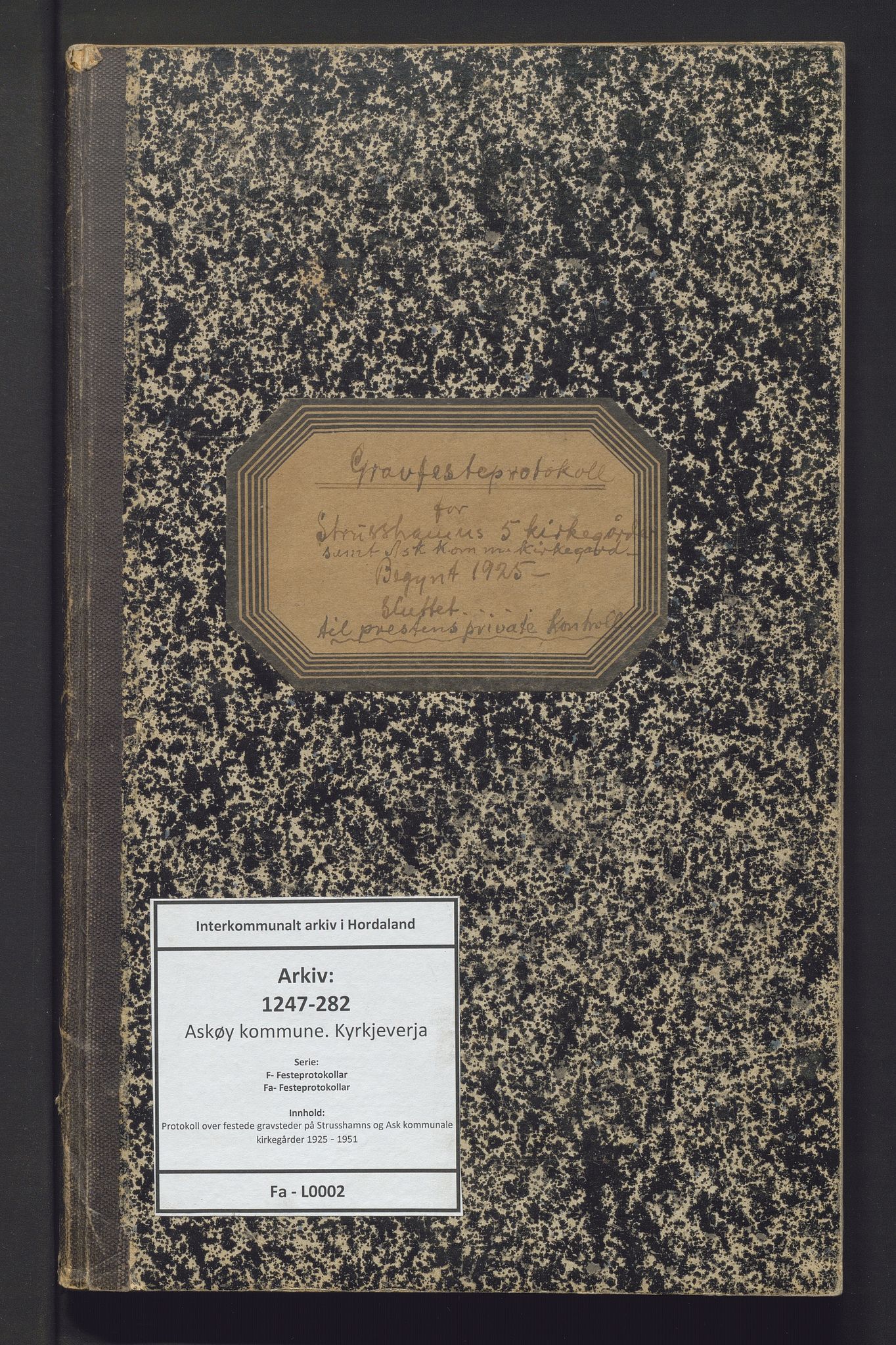 Askøy kommune. Kyrkjeverja, IKAH/1247-282/F/Fa/L0002: Protokoll over festede gravsteder på Strusshamns og Ask kommunale kirkegårder, 1925-1951