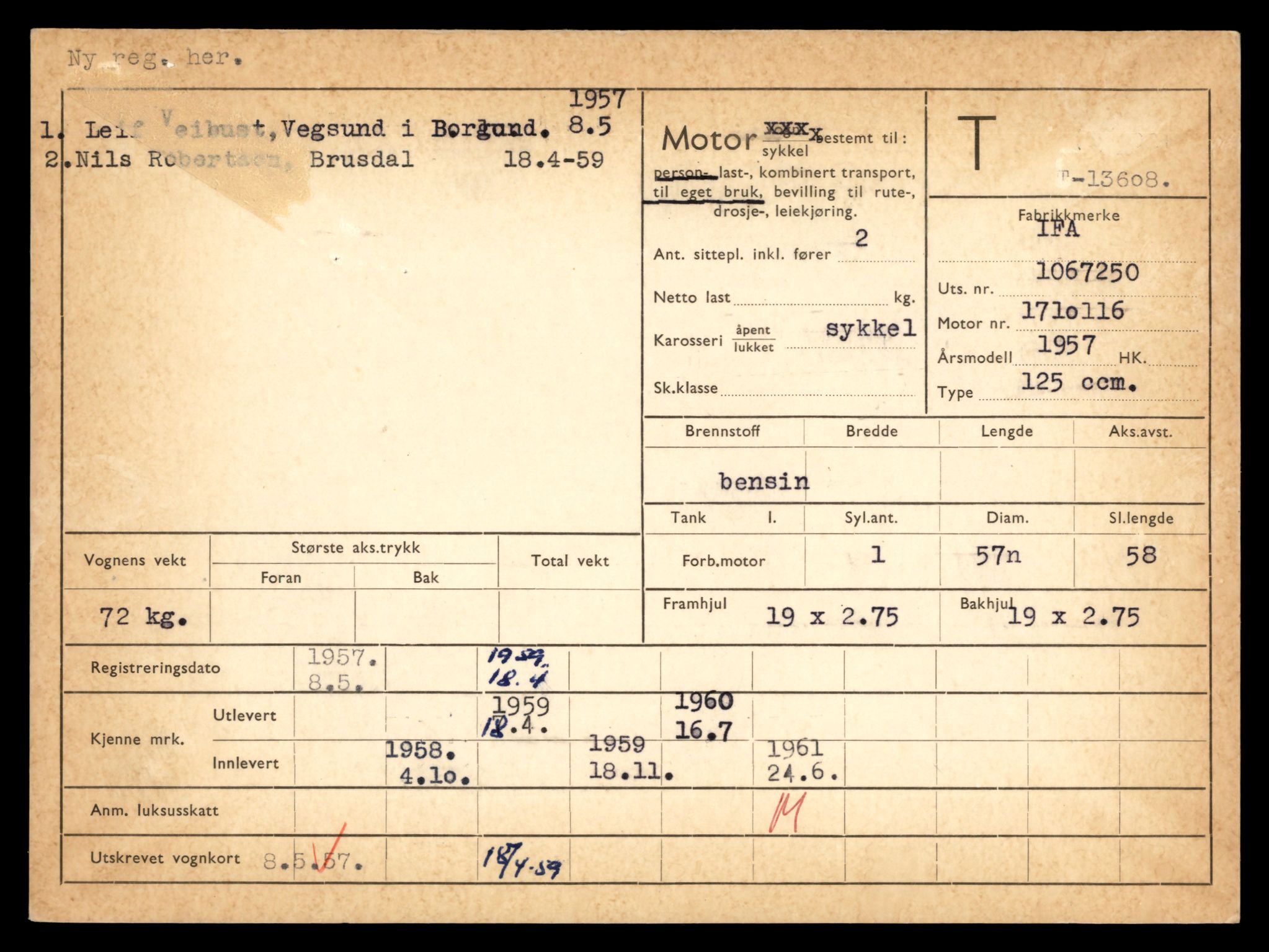 Møre og Romsdal vegkontor - Ålesund trafikkstasjon, AV/SAT-A-4099/F/Fe/L0040: Registreringskort for kjøretøy T 13531 - T 13709, 1927-1998, p. 1394