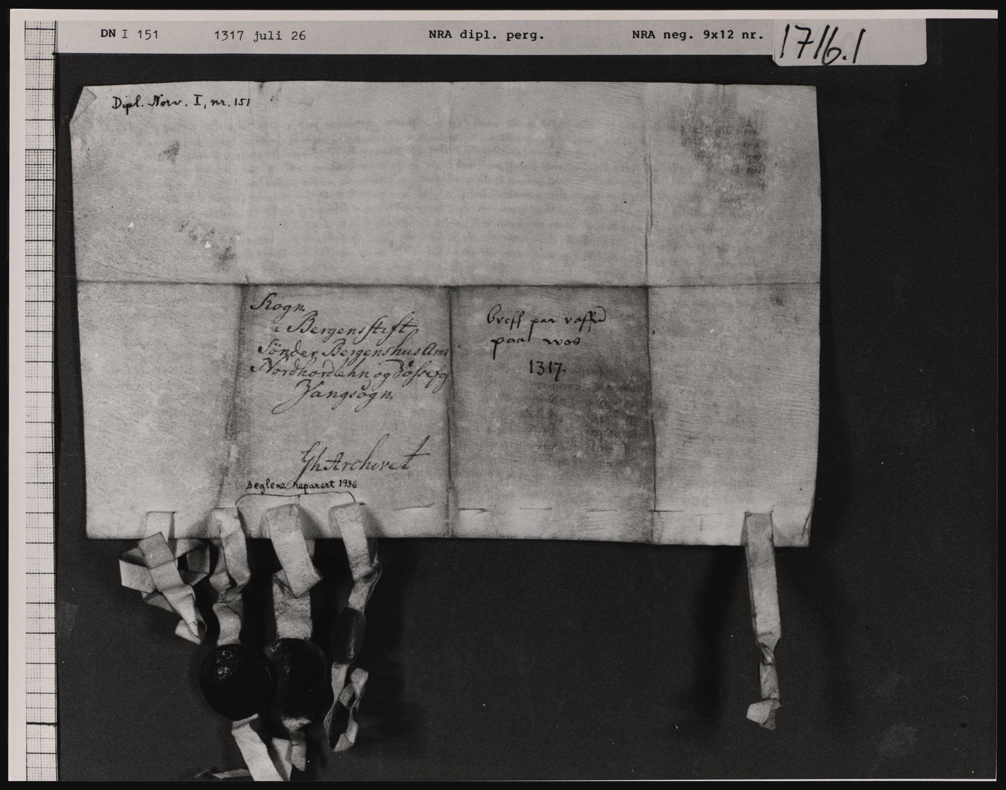 Riksarkivets diplomsamling, AV/RA-EA-5965/F01/F01a/L0011: Dokumenter, 1317-1318, p. 4