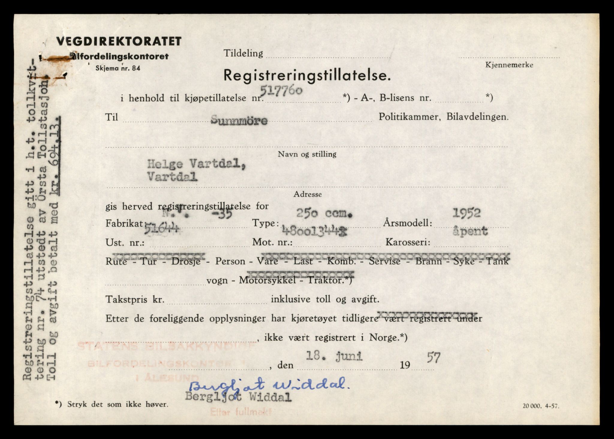 Møre og Romsdal vegkontor - Ålesund trafikkstasjon, AV/SAT-A-4099/F/Fe/L0040: Registreringskort for kjøretøy T 13531 - T 13709, 1927-1998, p. 1817