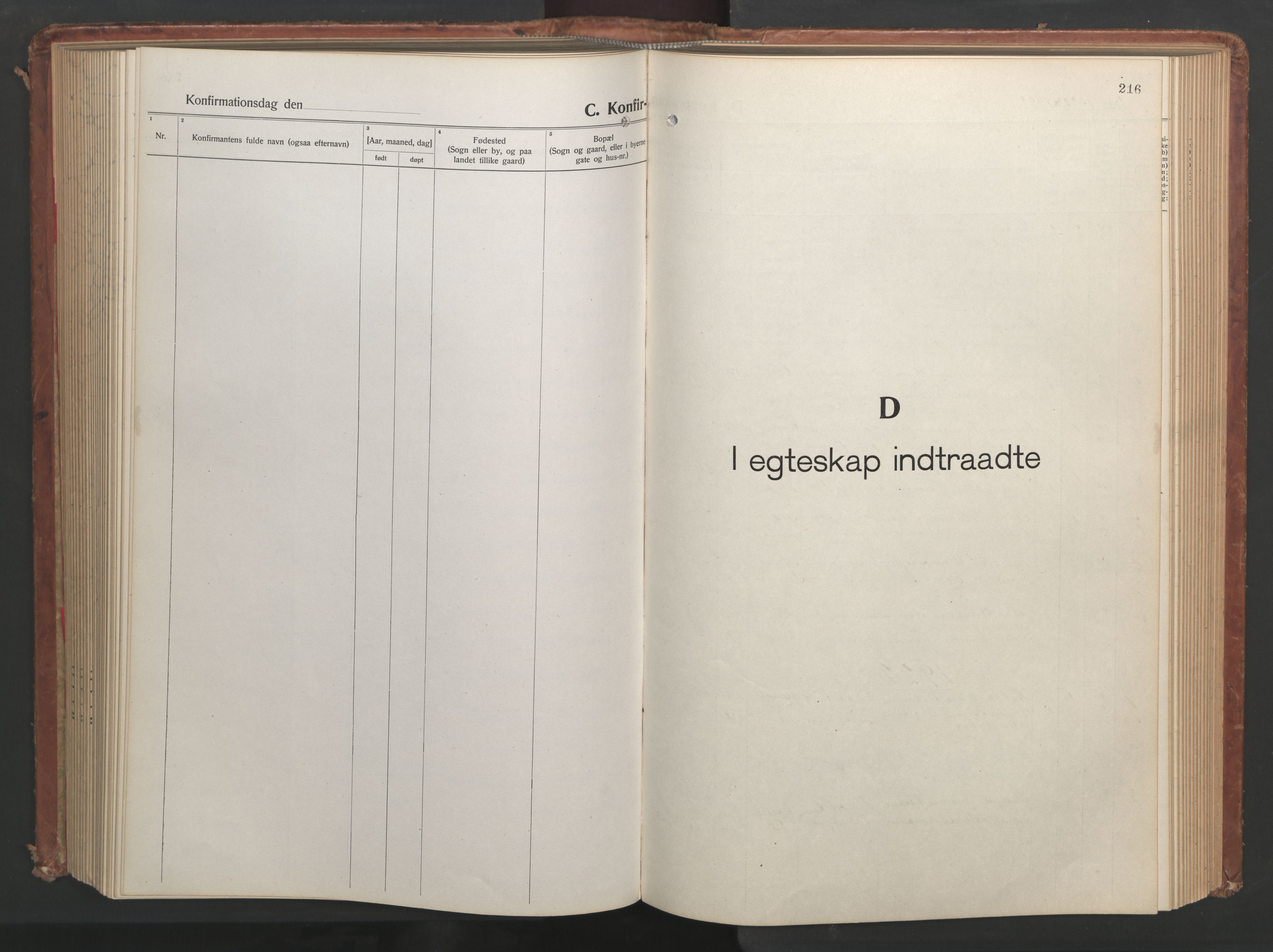 Ministerialprotokoller, klokkerbøker og fødselsregistre - Møre og Romsdal, SAT/A-1454/551/L0633: Parish register (copy) no. 551C05, 1921-1961, p. 216