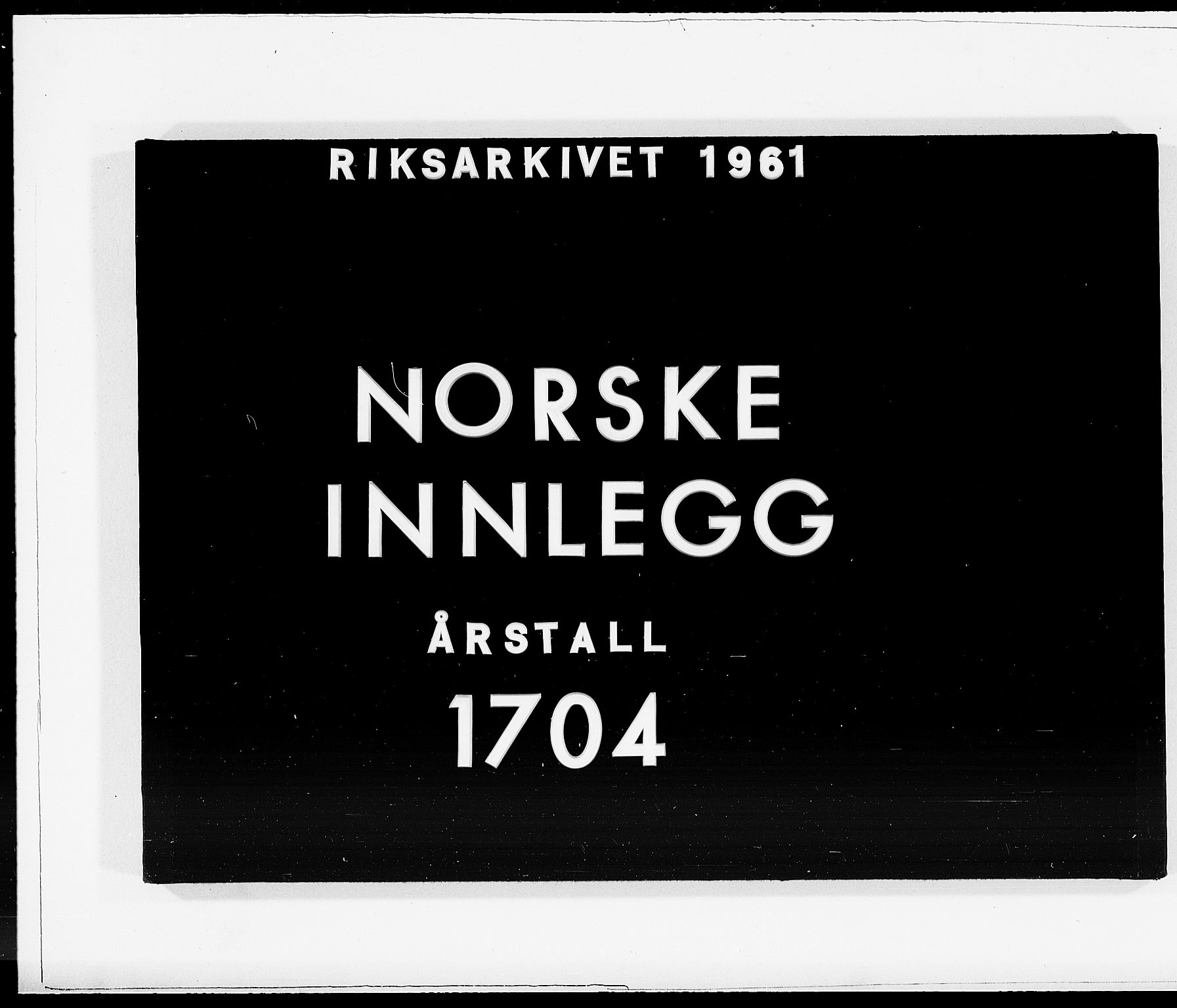 Danske Kanselli 1572-1799, AV/RA-EA-3023/F/Fc/Fcc/Fcca/L0055: Norske innlegg 1572-1799, 1704, p. 1