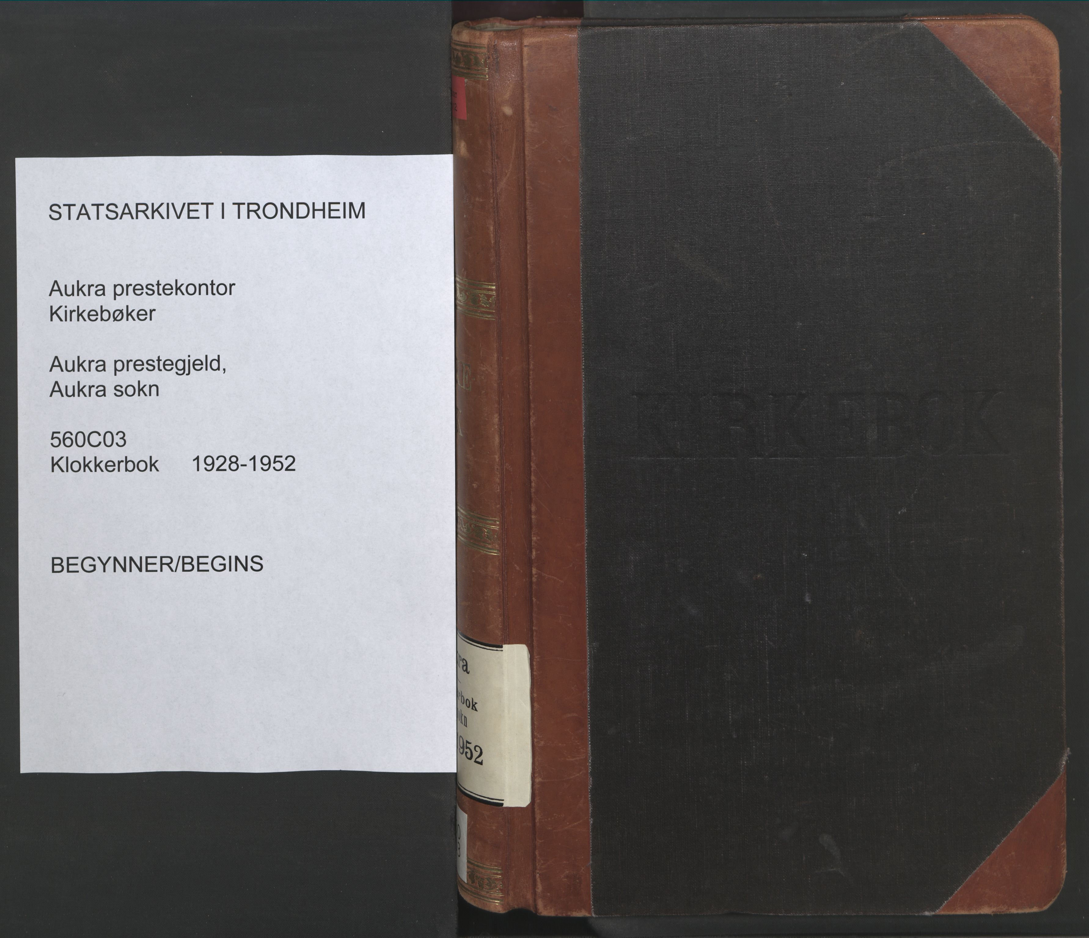 Ministerialprotokoller, klokkerbøker og fødselsregistre - Møre og Romsdal, SAT/A-1454/560/L0726: Parish register (copy) no. 560C03, 1928-1952