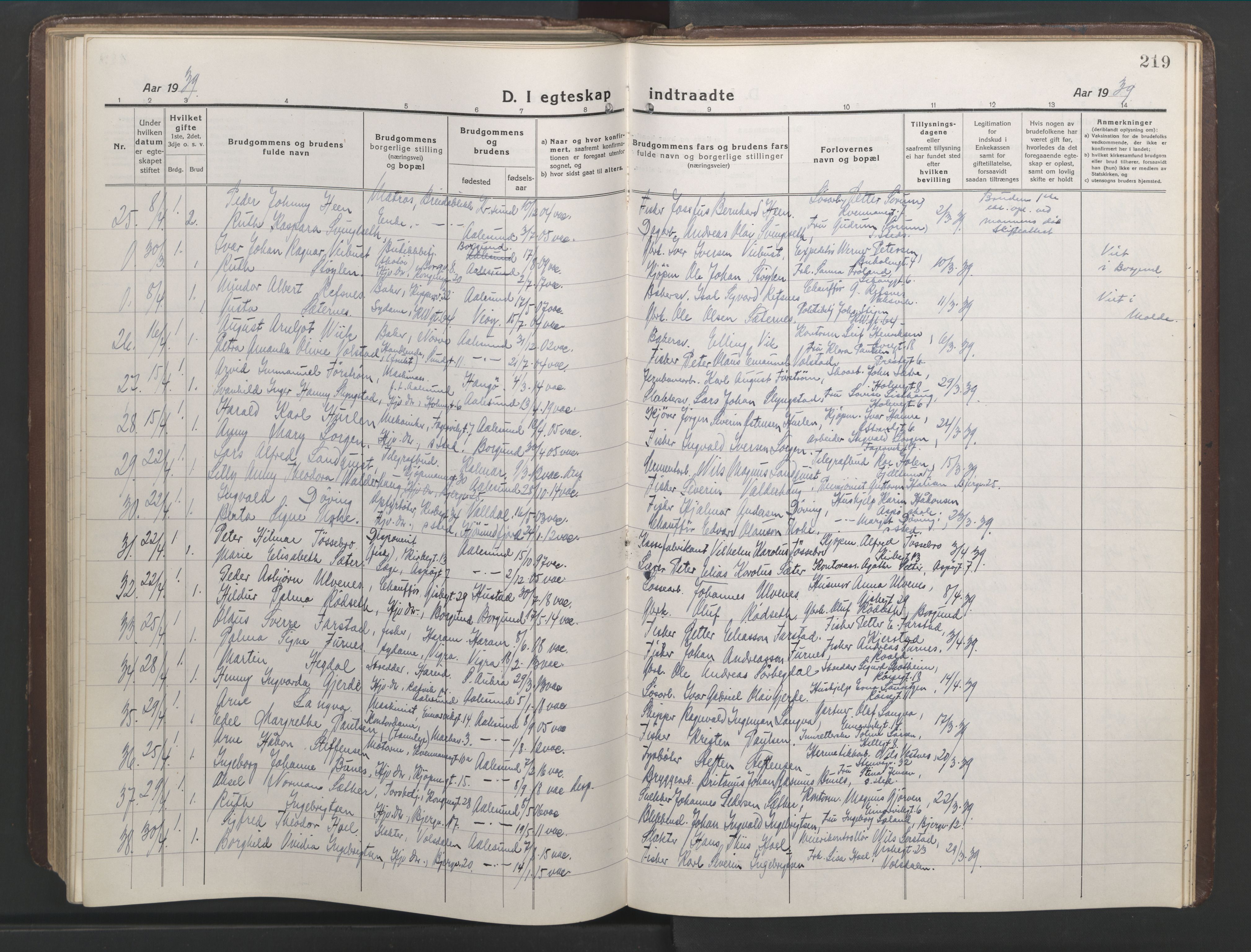 Ministerialprotokoller, klokkerbøker og fødselsregistre - Møre og Romsdal, AV/SAT-A-1454/529/L0473: Parish register (copy) no. 529C10, 1918-1941, p. 219