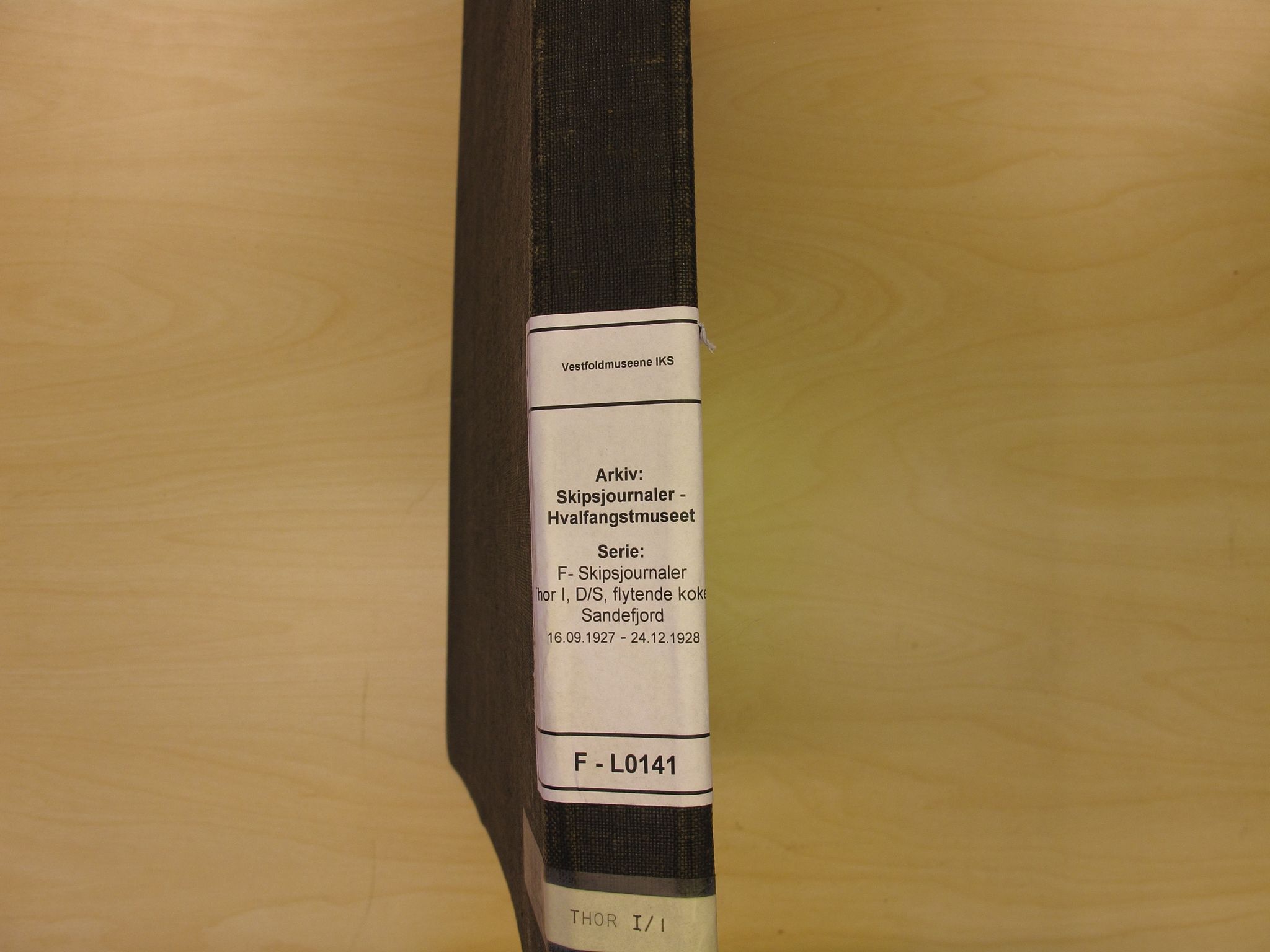 Skipsjournaler. Hvalfangstmuseet, VEMU/ARS-A-1030/F/L0141: Thor I, D/S, flytende kokeri, Sandefjord, 1927-1928