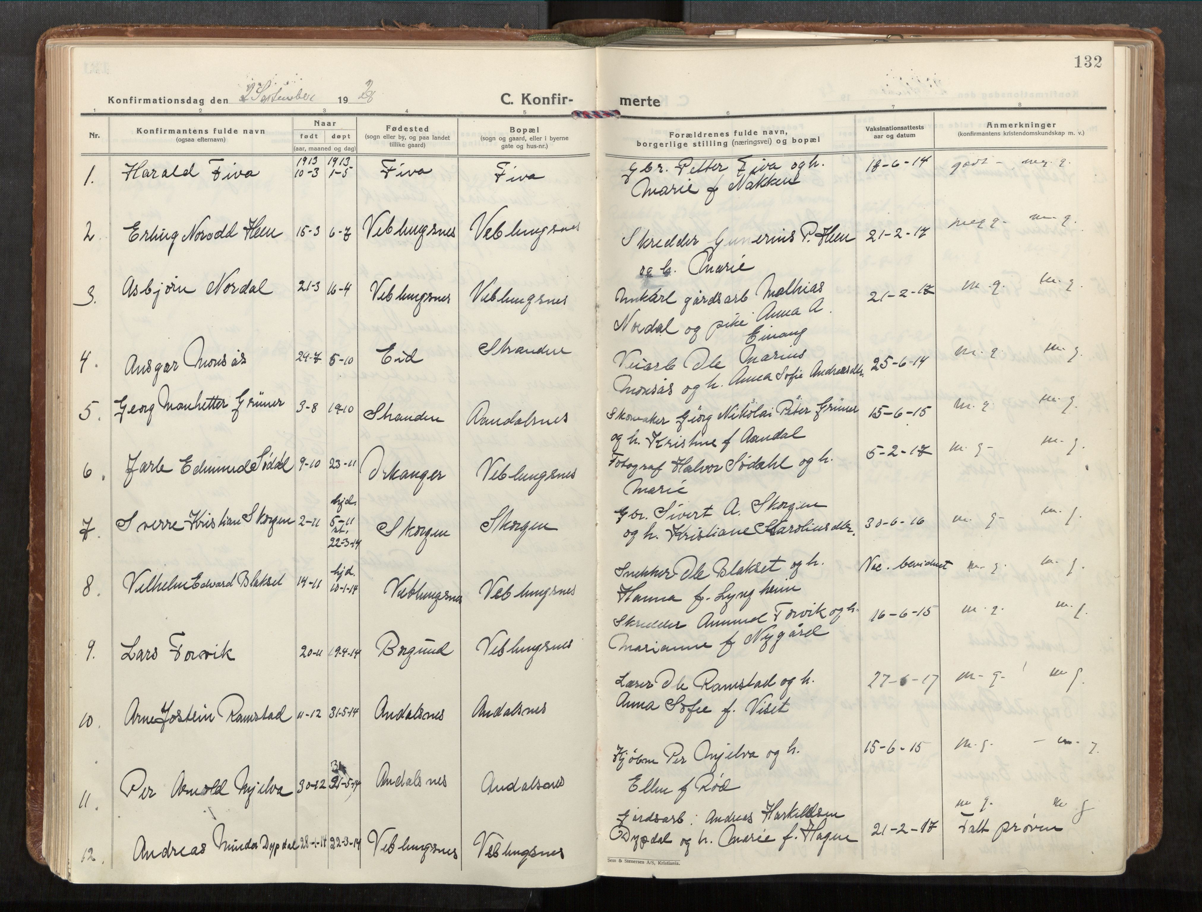 Ministerialprotokoller, klokkerbøker og fødselsregistre - Møre og Romsdal, AV/SAT-A-1454/544/L0587: Parish register (official) no. 544A11, 1924-1954, p. 132