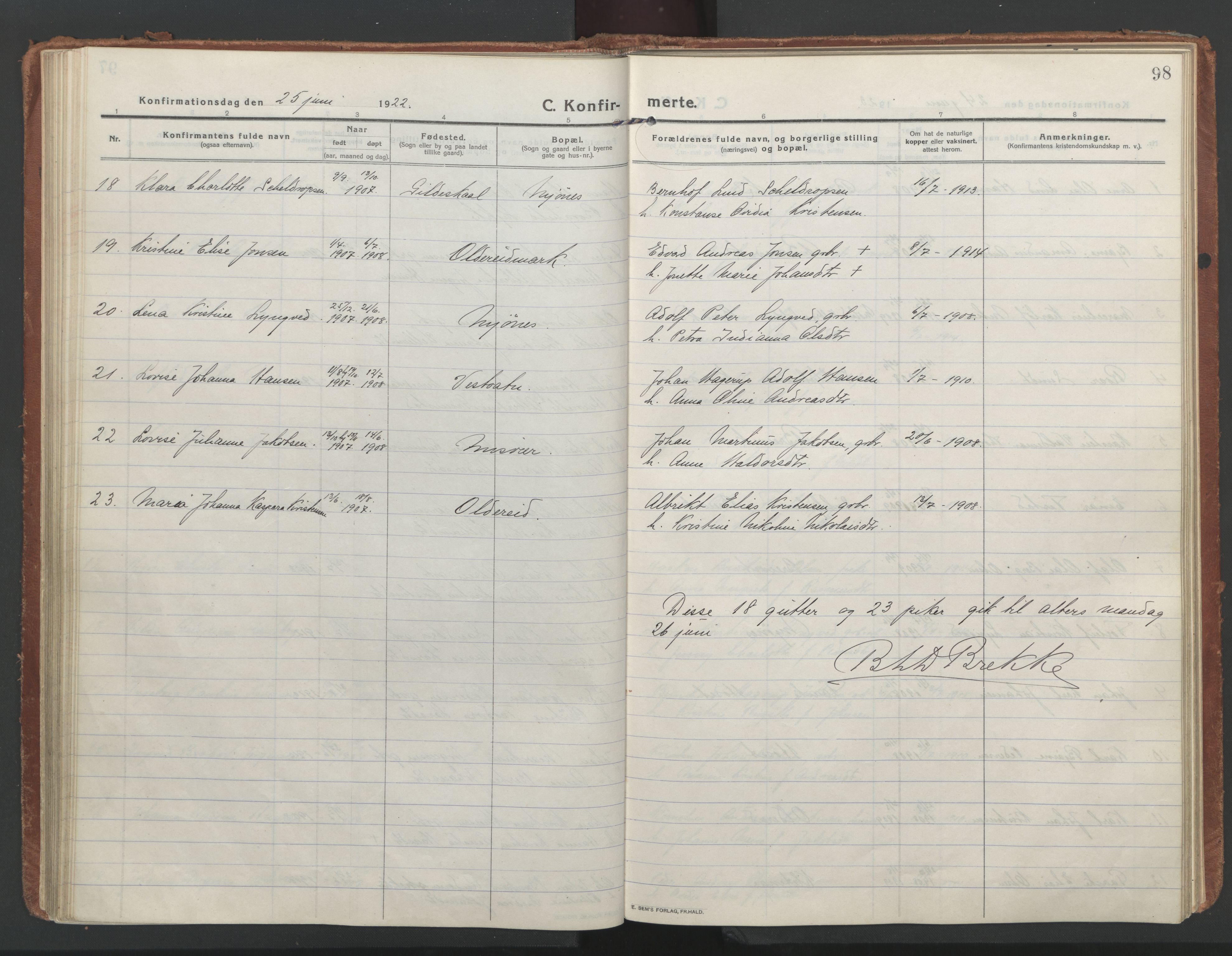 Ministerialprotokoller, klokkerbøker og fødselsregistre - Nordland, AV/SAT-A-1459/852/L0748: Parish register (official) no. 852A18, 1913-1932, p. 98