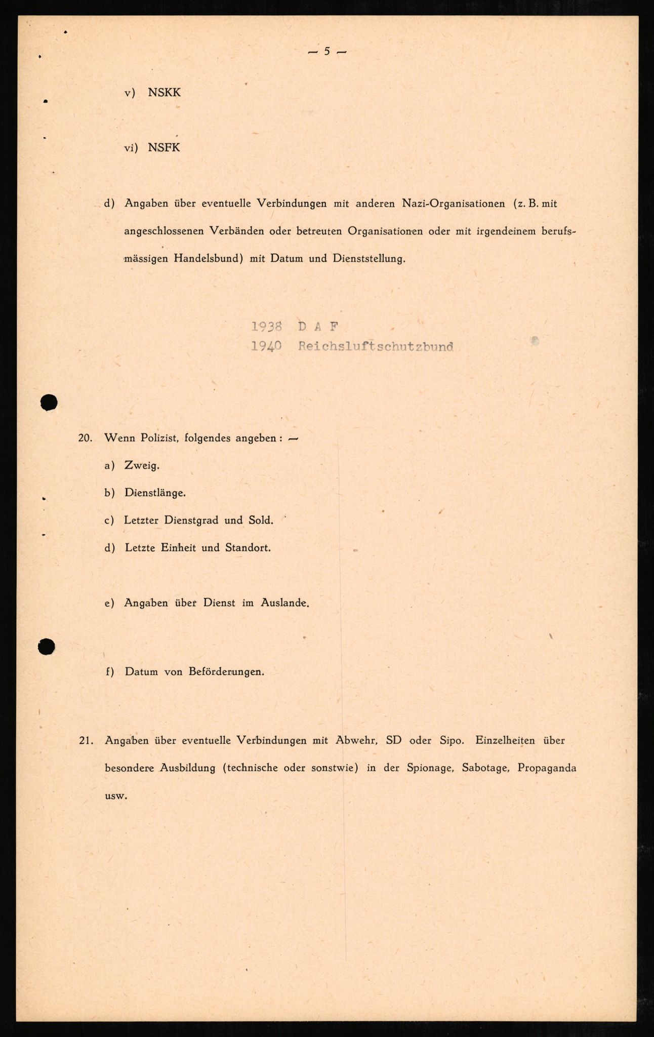 Forsvaret, Forsvarets overkommando II, AV/RA-RAFA-3915/D/Db/L0004: CI Questionaires. Tyske okkupasjonsstyrker i Norge. Tyskere., 1945-1946, p. 21