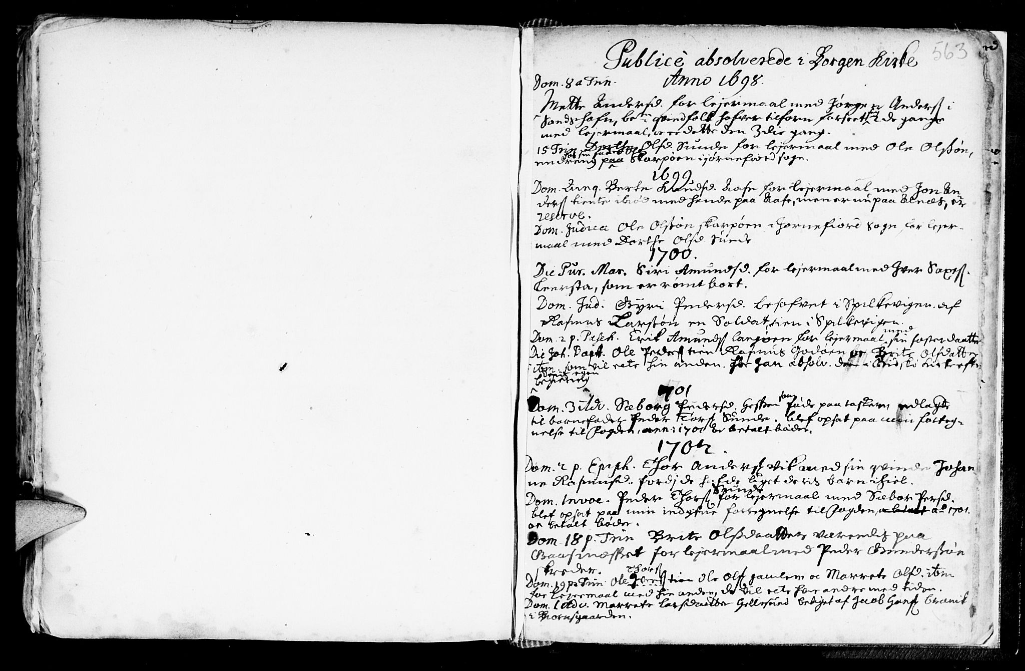 Ministerialprotokoller, klokkerbøker og fødselsregistre - Møre og Romsdal, SAT/A-1454/528/L0390: Parish register (official) no. 528A01, 1698-1739, p. 562-563