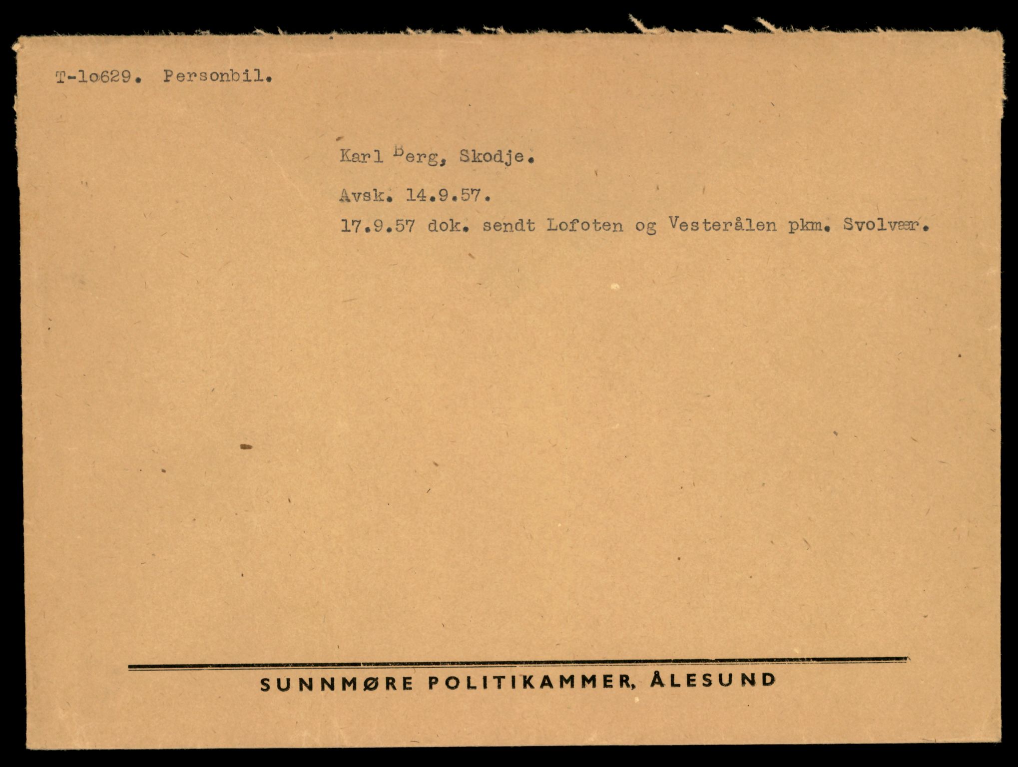 Møre og Romsdal vegkontor - Ålesund trafikkstasjon, AV/SAT-A-4099/F/Fe/L0022: Registreringskort for kjøretøy T 10584 - T 10694, 1927-1998, p. 1435