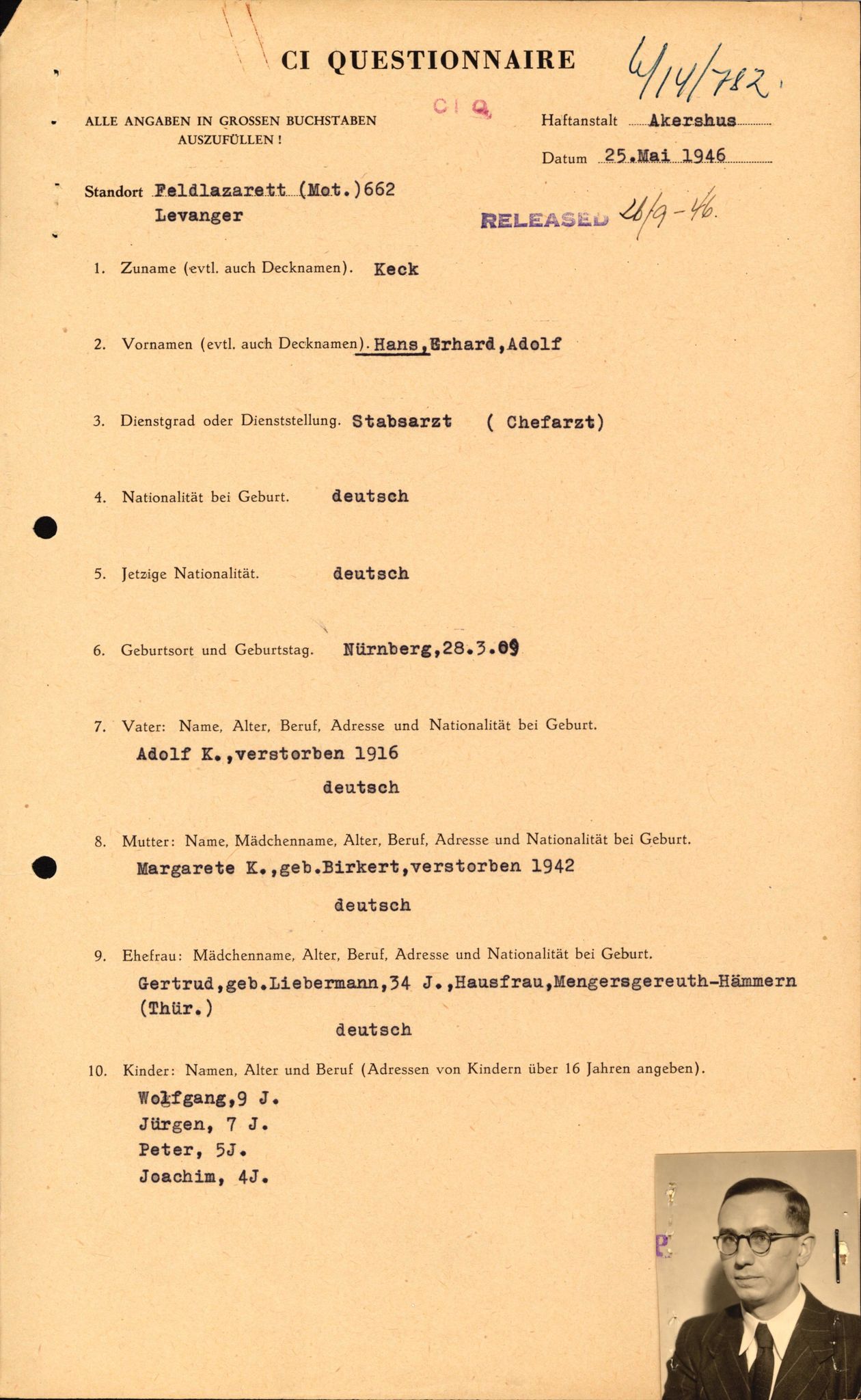 Forsvaret, Forsvarets overkommando II, AV/RA-RAFA-3915/D/Db/L0016: CI Questionaires. Tyske okkupasjonsstyrker i Norge. Tyskere., 1945-1946, p. 2