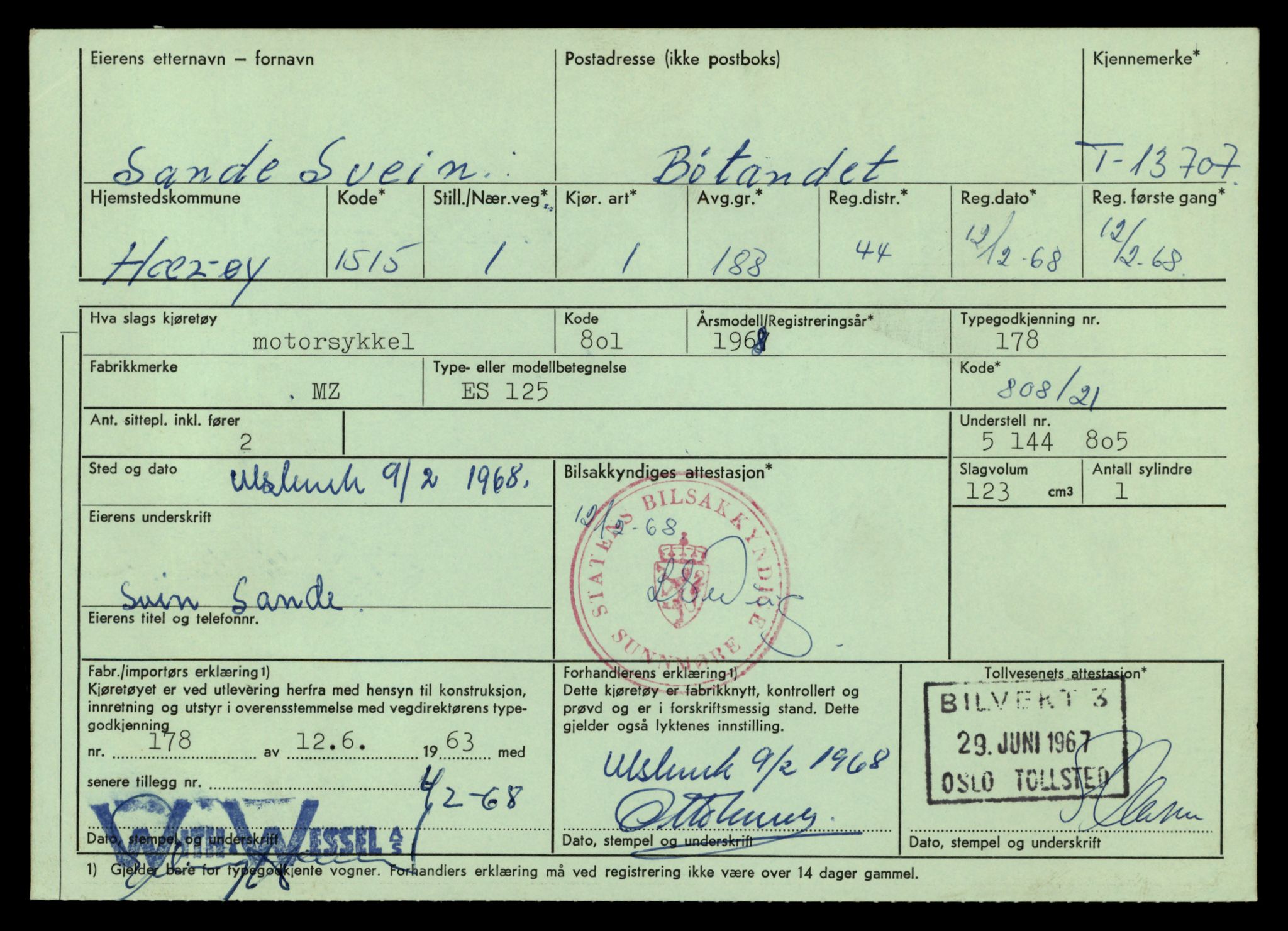 Møre og Romsdal vegkontor - Ålesund trafikkstasjon, AV/SAT-A-4099/F/Fe/L0040: Registreringskort for kjøretøy T 13531 - T 13709, 1927-1998, p. 3015