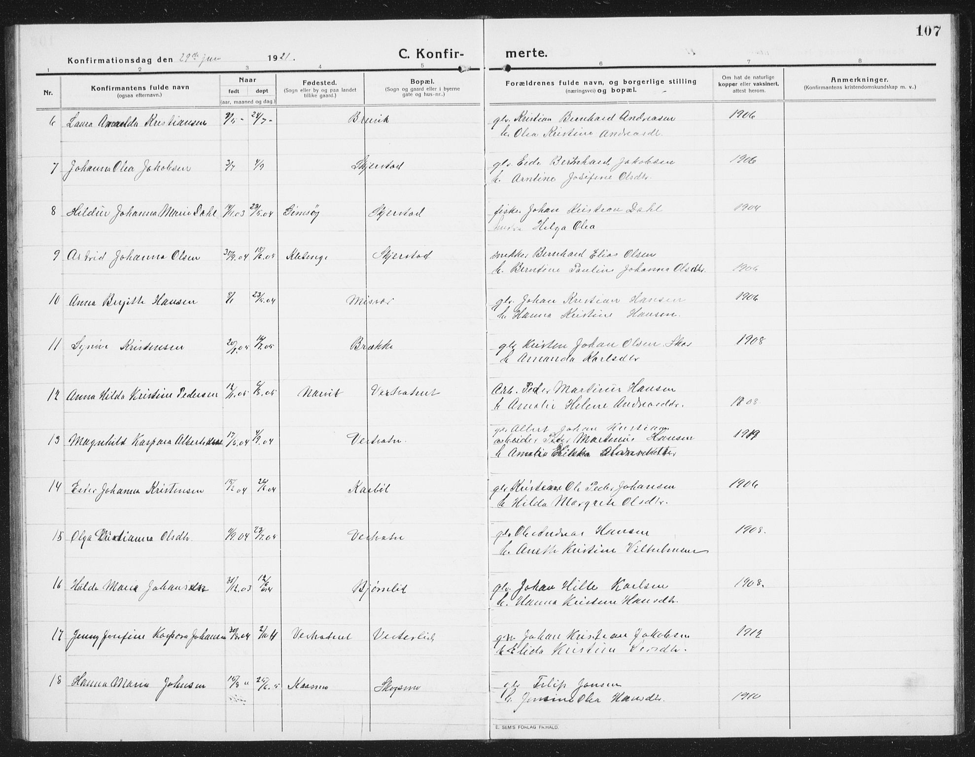 Ministerialprotokoller, klokkerbøker og fødselsregistre - Nordland, AV/SAT-A-1459/852/L0757: Parish register (copy) no. 852C08, 1916-1934, p. 107