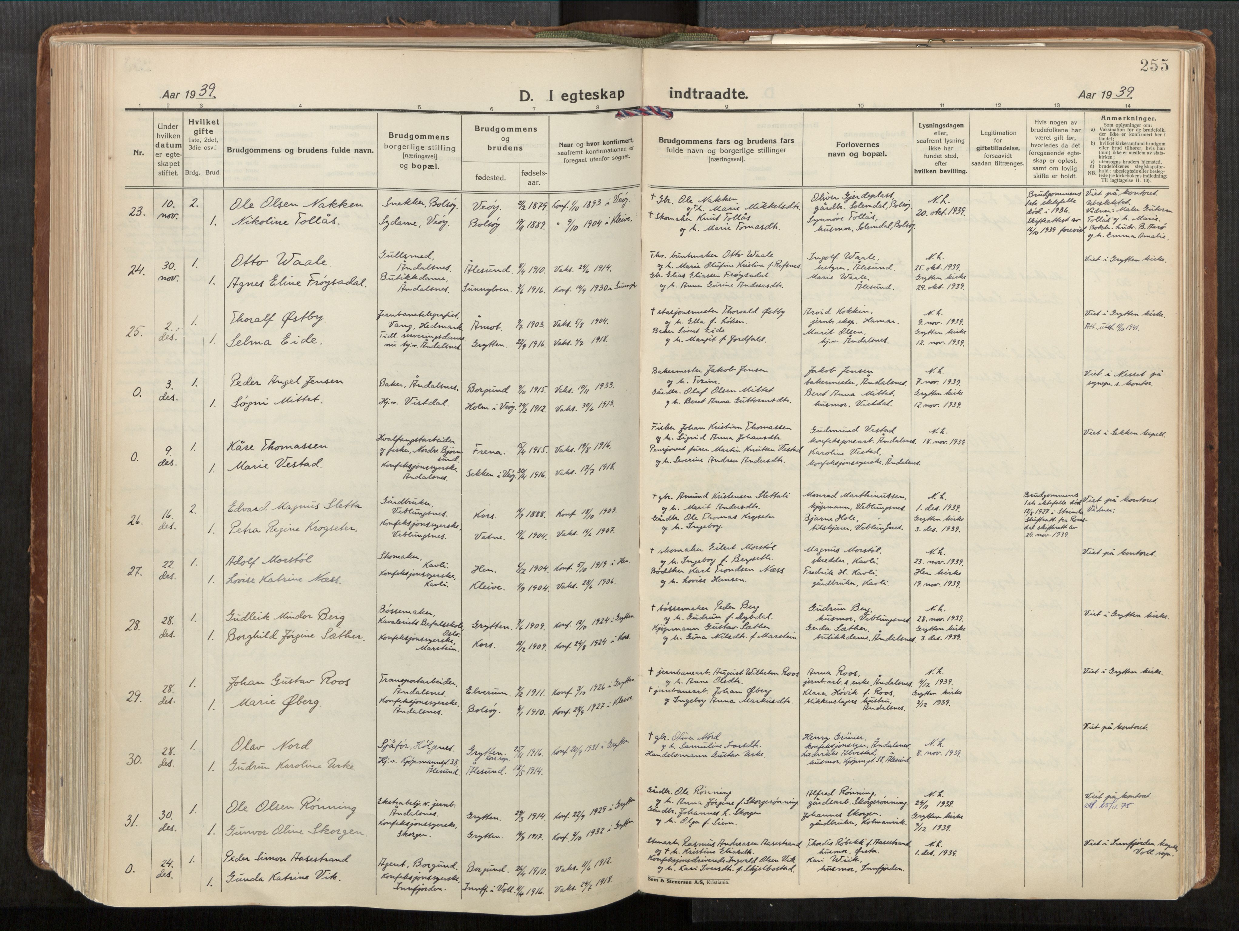 Ministerialprotokoller, klokkerbøker og fødselsregistre - Møre og Romsdal, SAT/A-1454/544/L0587: Parish register (official) no. 544A11, 1924-1954, p. 255