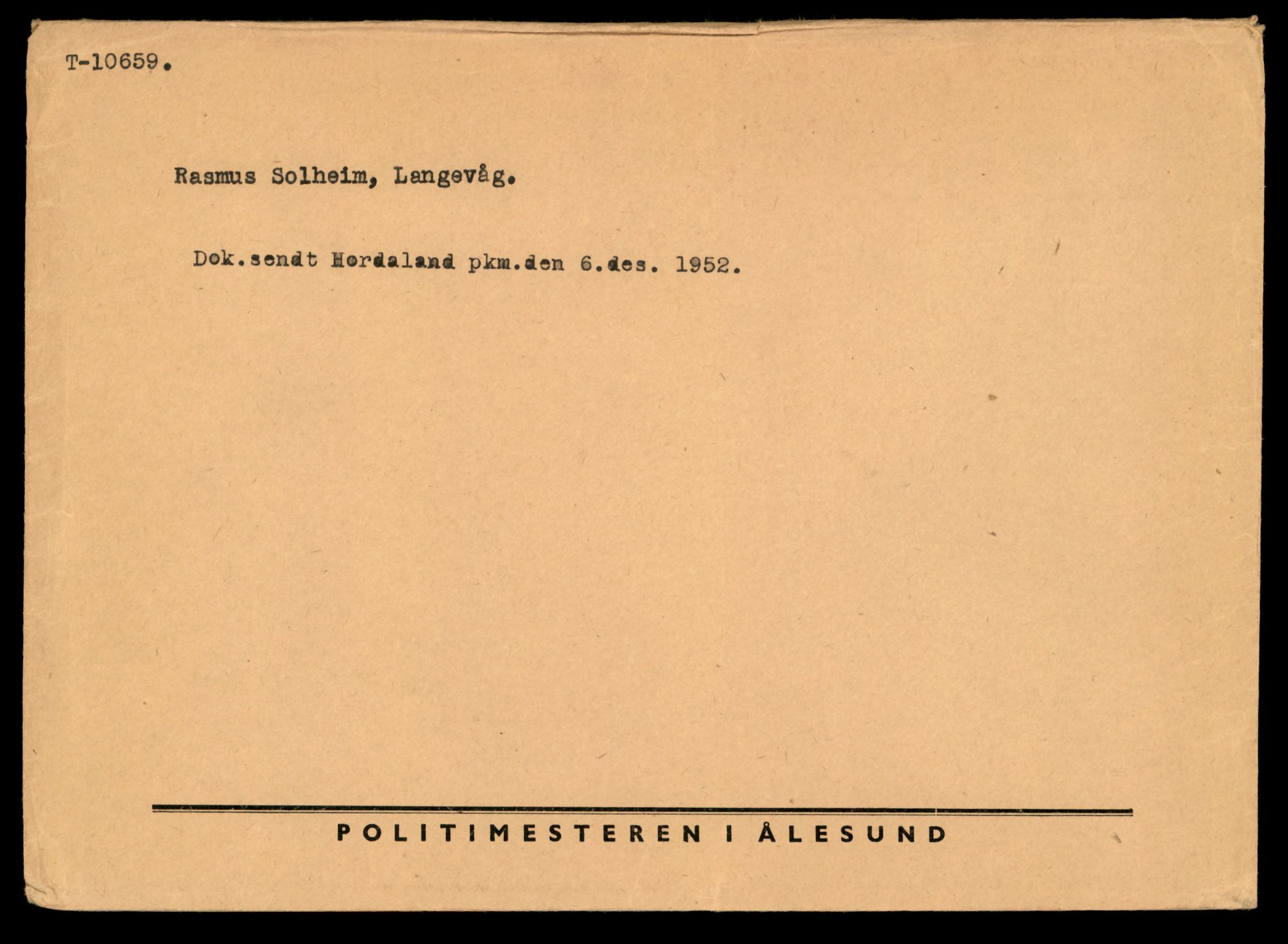 Møre og Romsdal vegkontor - Ålesund trafikkstasjon, AV/SAT-A-4099/F/Fe/L0022: Registreringskort for kjøretøy T 10584 - T 10694, 1927-1998, p. 2121