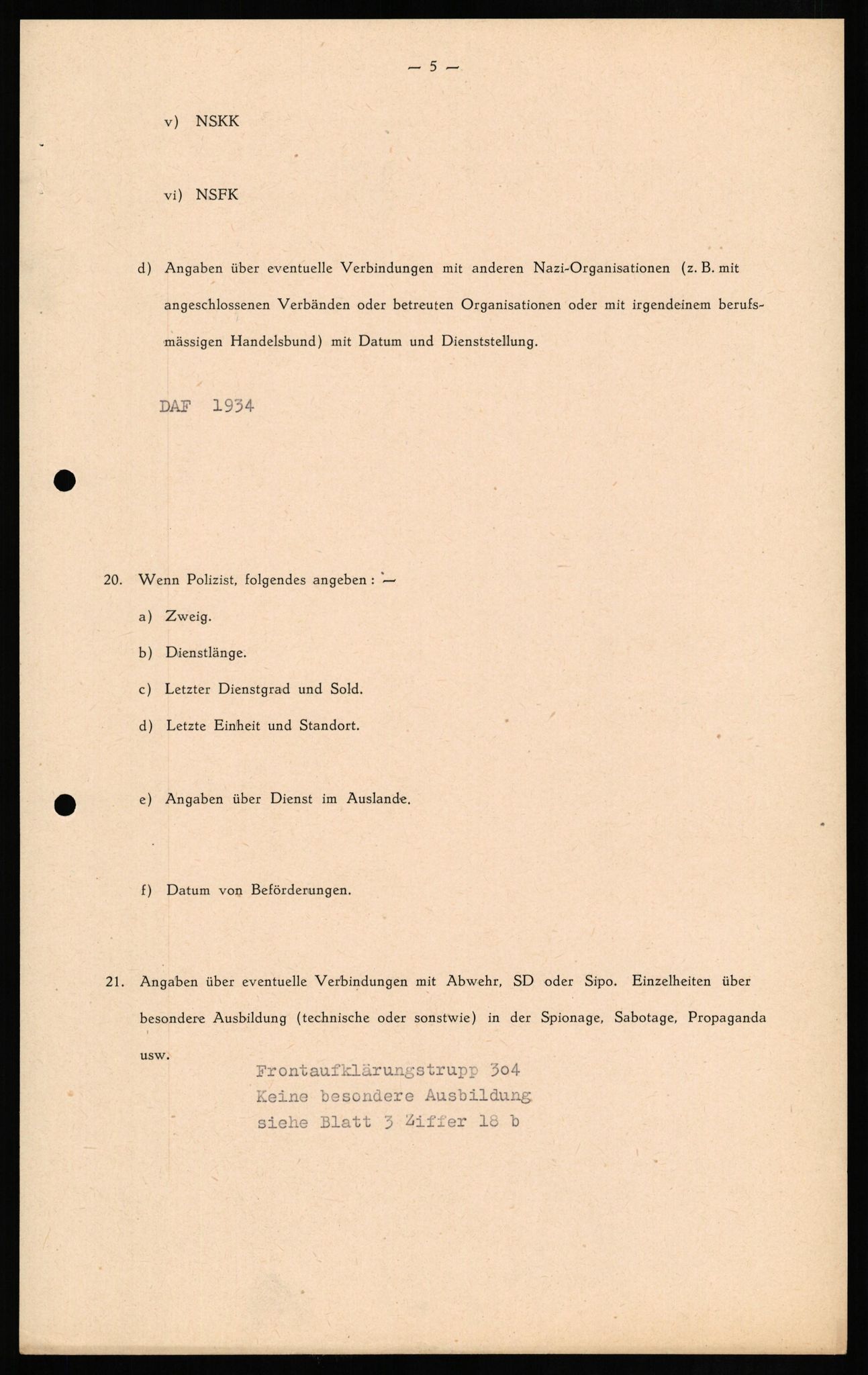 Forsvaret, Forsvarets overkommando II, RA/RAFA-3915/D/Db/L0014: CI Questionaires. Tyske okkupasjonsstyrker i Norge. Tyskere., 1945-1946, p. 35