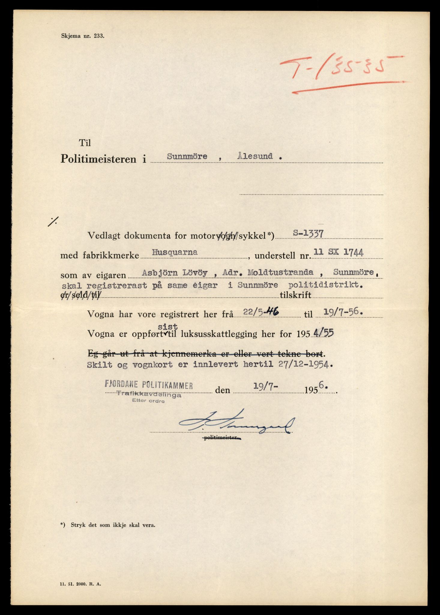 Møre og Romsdal vegkontor - Ålesund trafikkstasjon, AV/SAT-A-4099/F/Fe/L0040: Registreringskort for kjøretøy T 13531 - T 13709, 1927-1998, p. 114