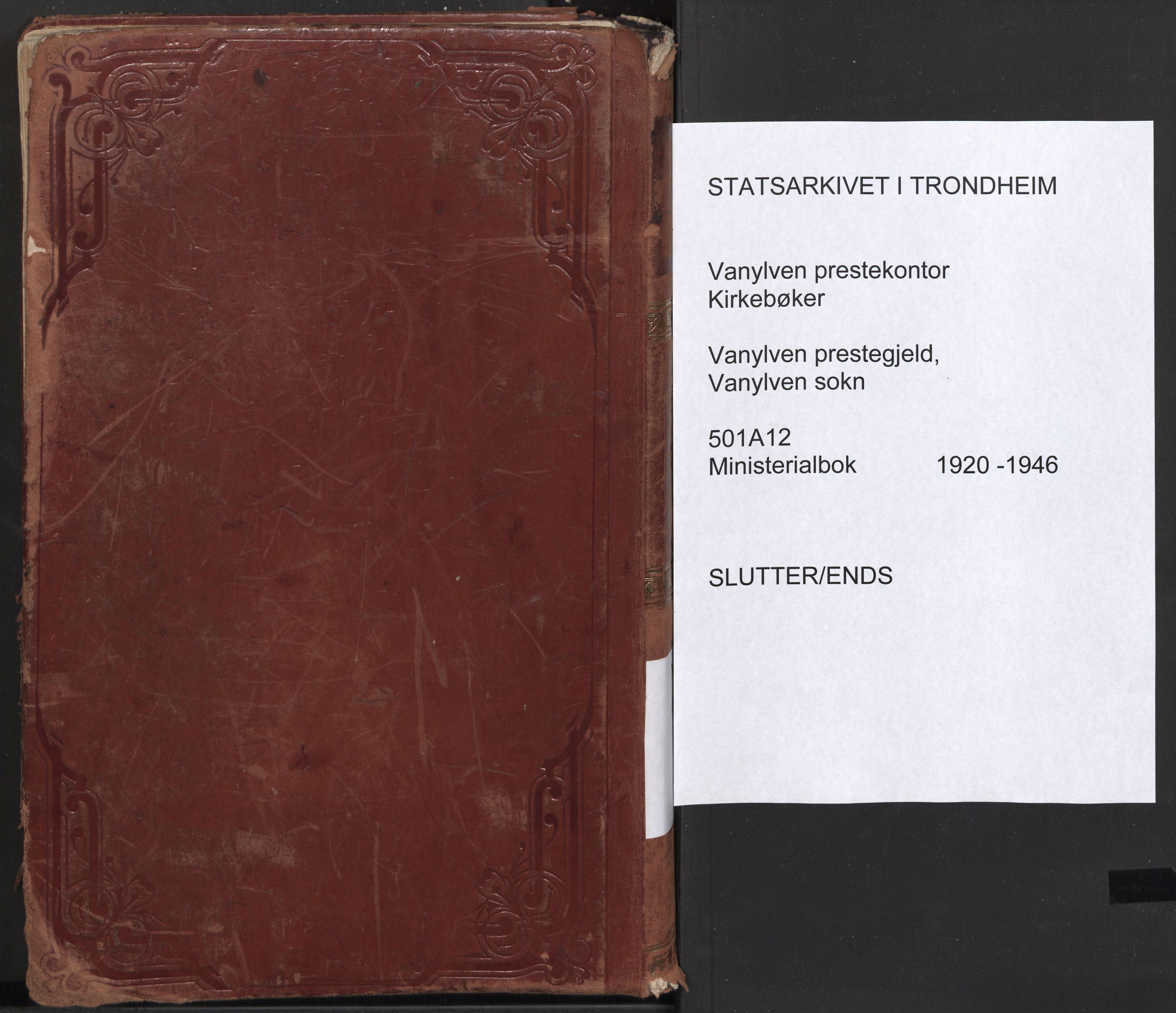 Ministerialprotokoller, klokkerbøker og fødselsregistre - Møre og Romsdal, AV/SAT-A-1454/501/L0012: Parish register (official) no. 501A12, 1920-1946